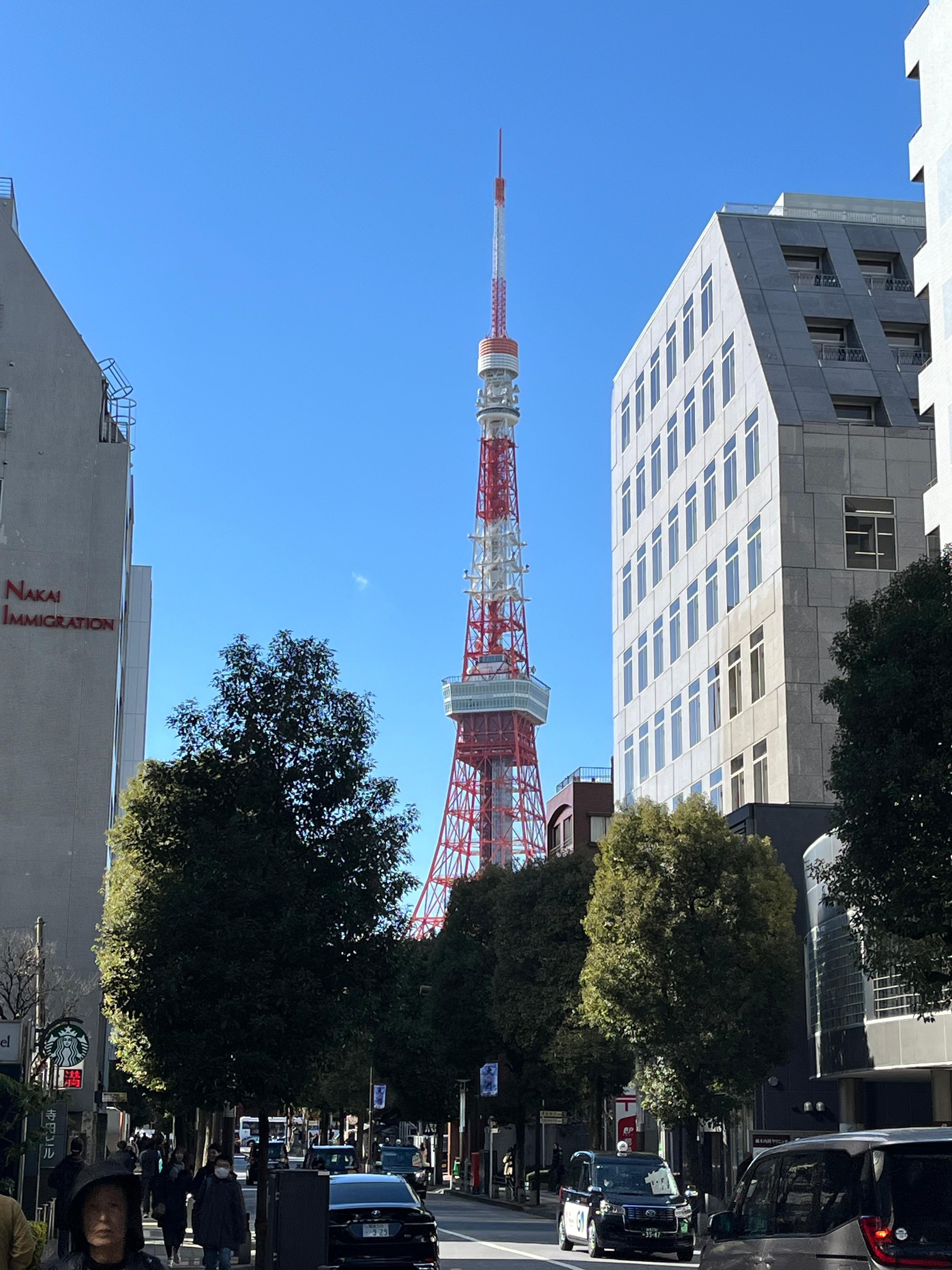 ホテルから歩いて増上寺へ