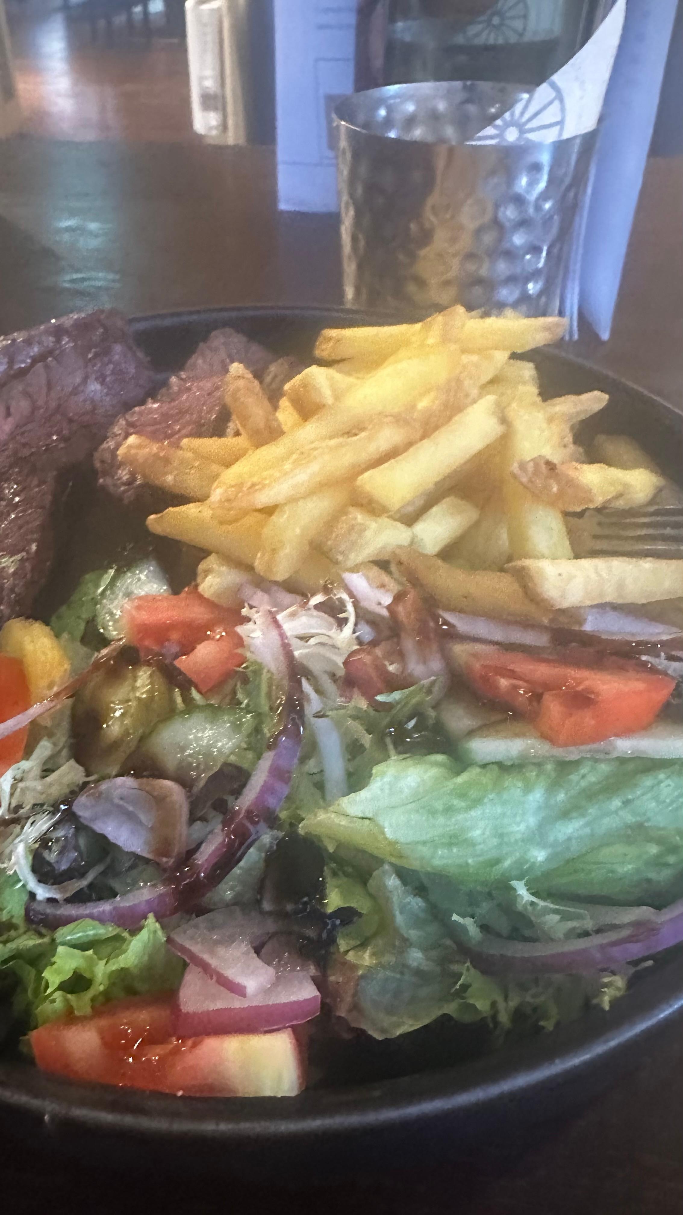 Steak frites and chips 