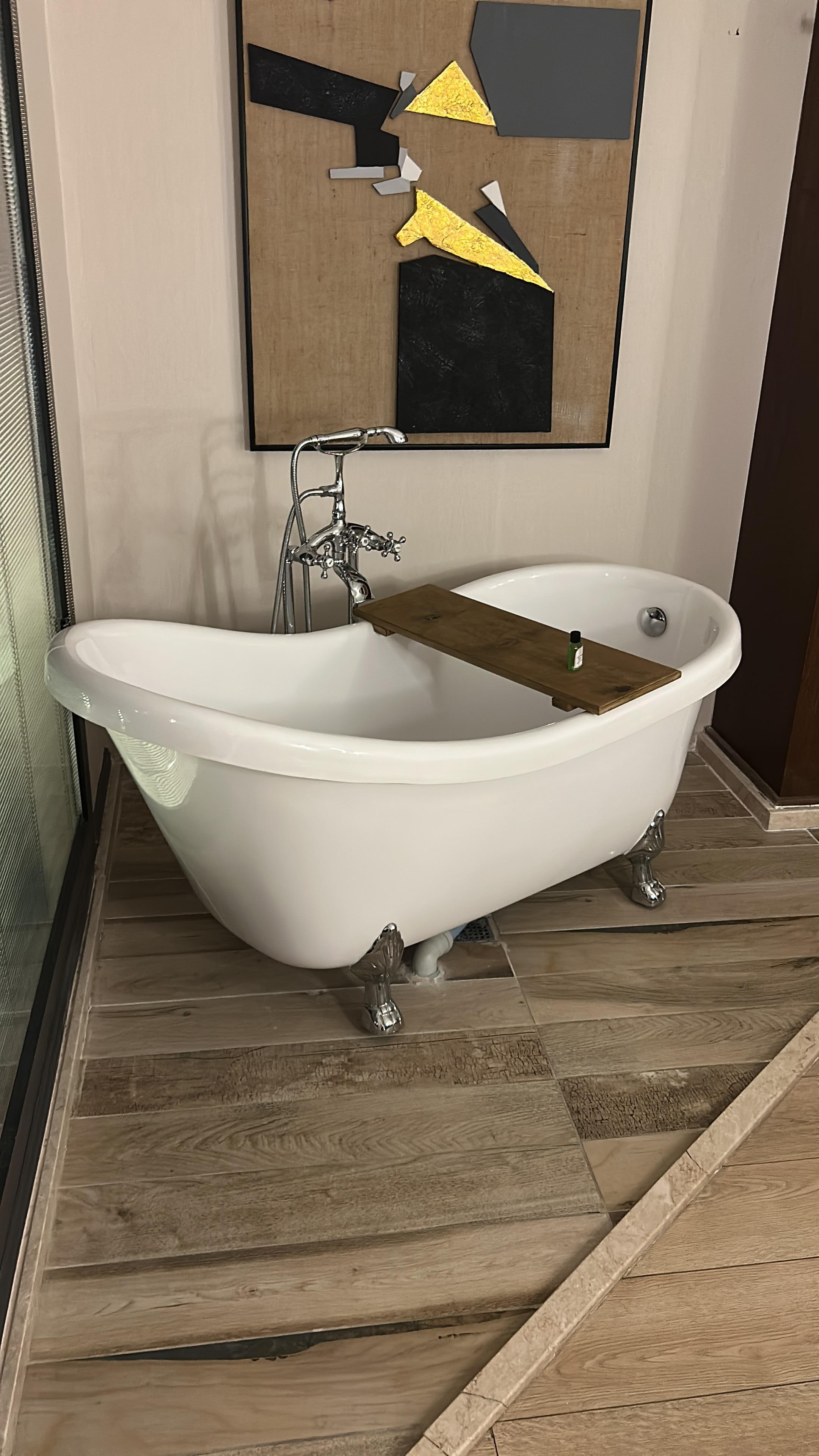 Loved the bathtub because the apartment I have now doesn’t have one and they even left a little bottle of bubble soap