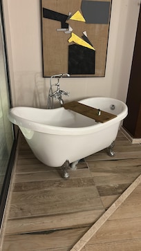 Loved the bathtub because the apartment I have now doesn’t have one and they even left a little bottle of bubble soap