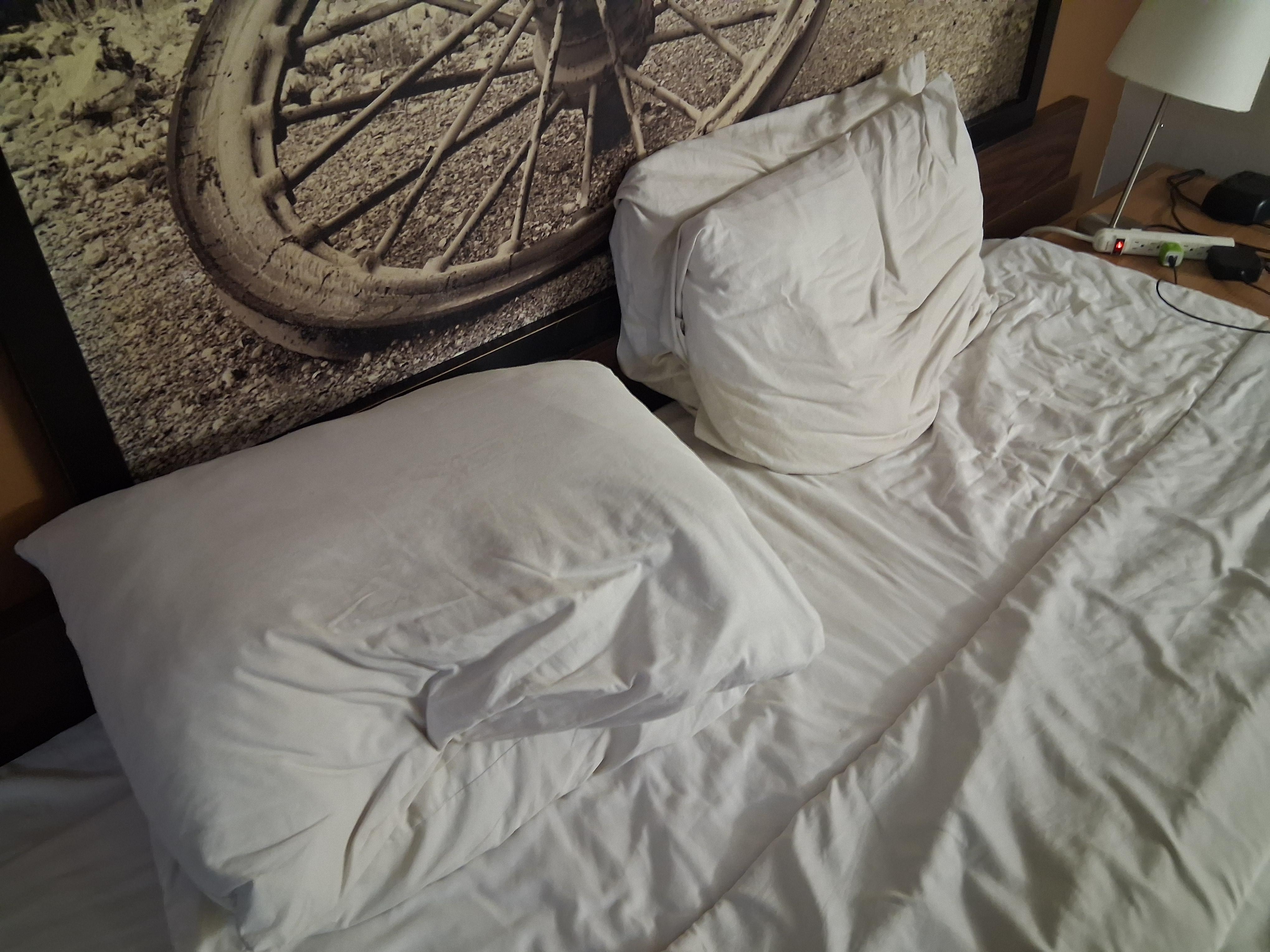 Dingy and disgusting linen.  Thin and dirty.  