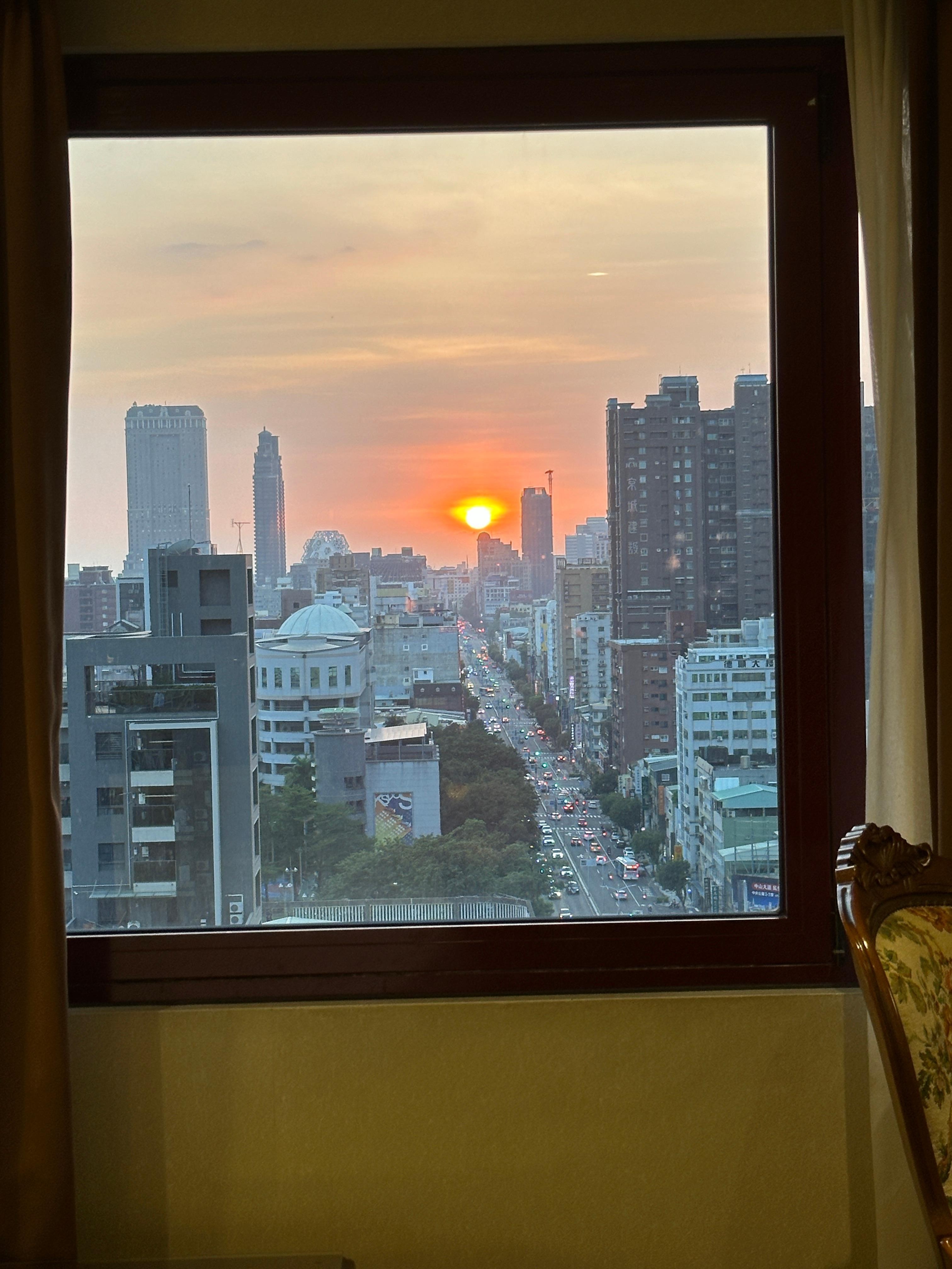 一進門映入眼簾的夕陽 超美