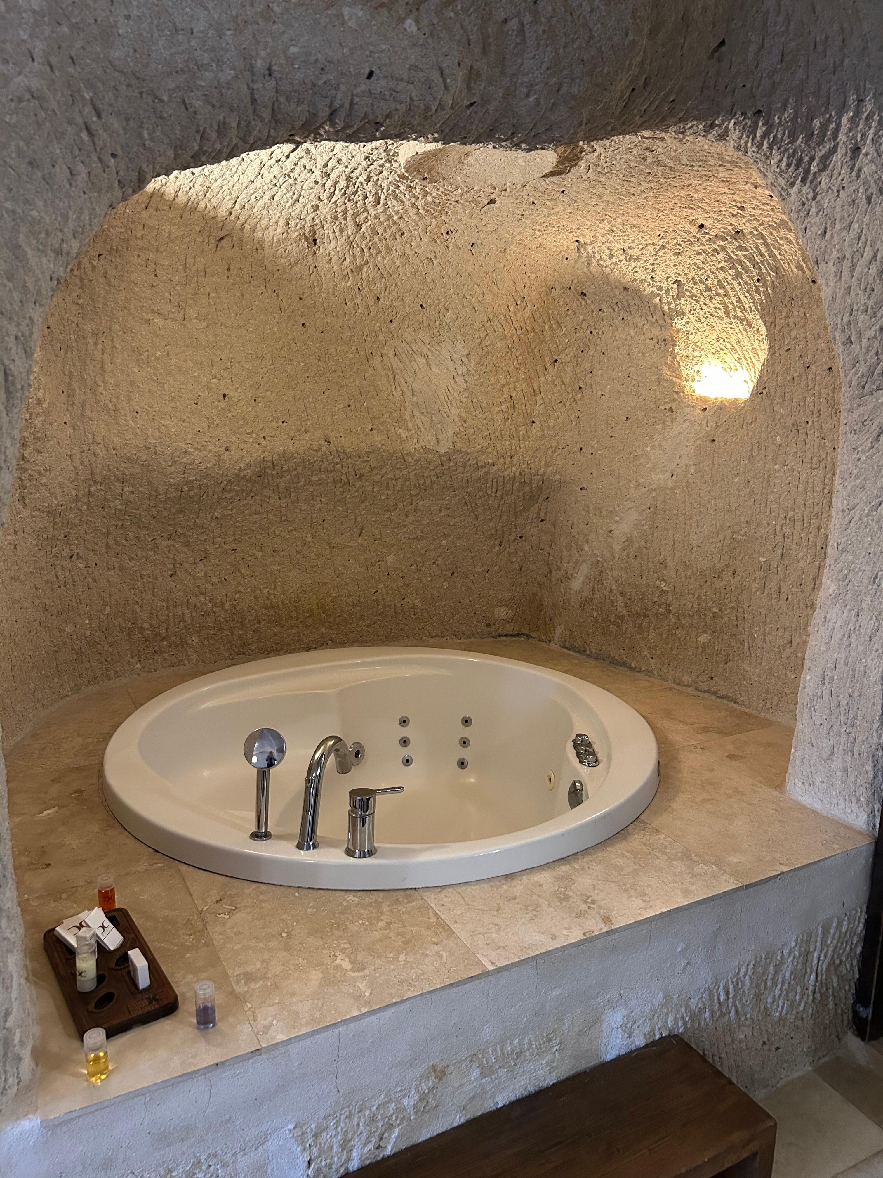 Jet tub in room