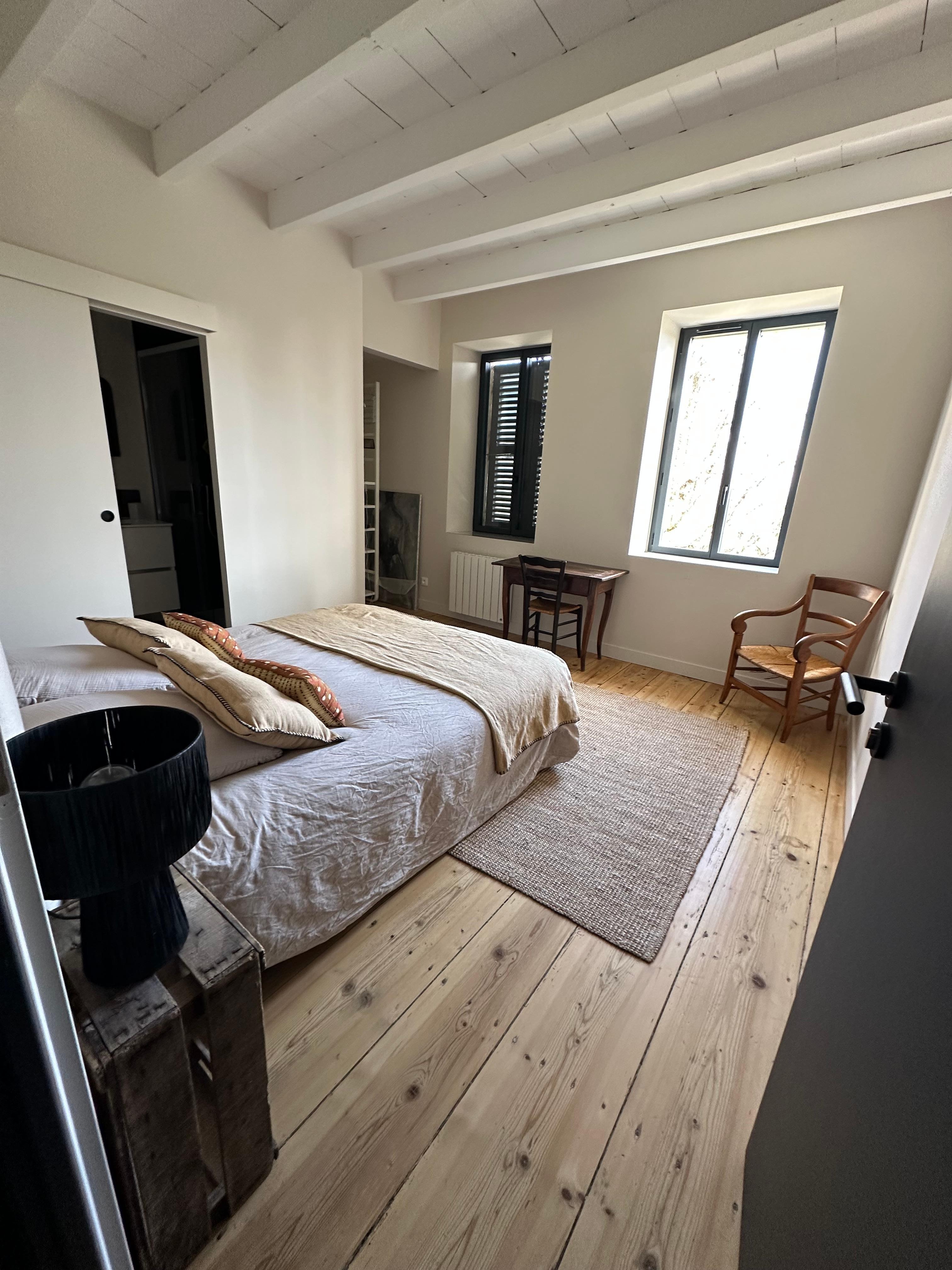 Chambre fond du couloir 