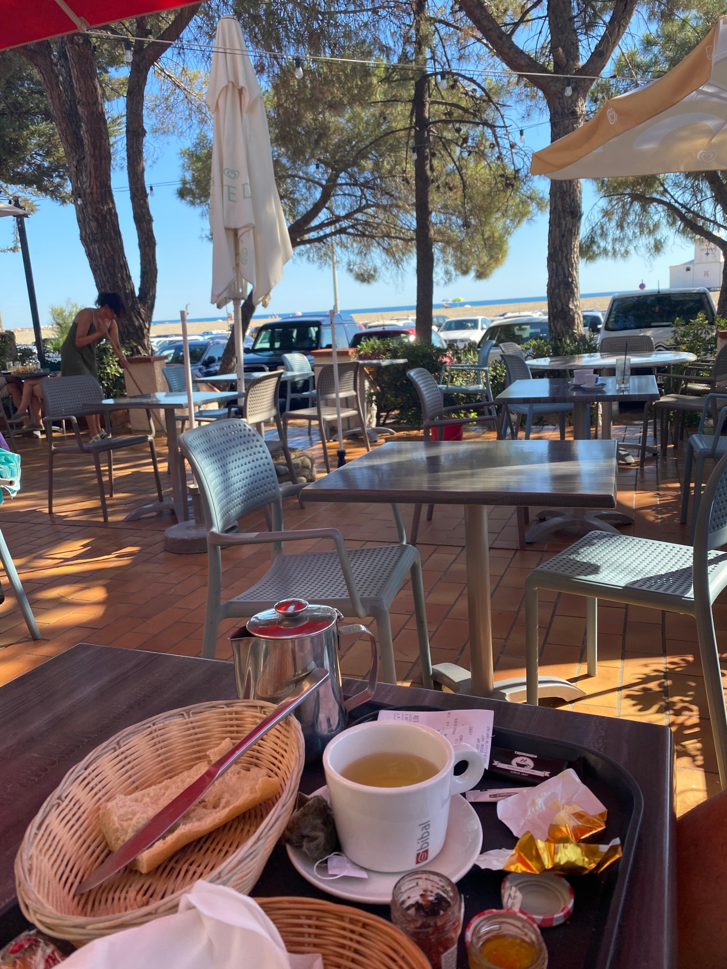 Paid breakfast from oasis restaurant €9