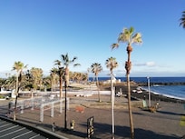 Strandpromenade vor dem Hotel