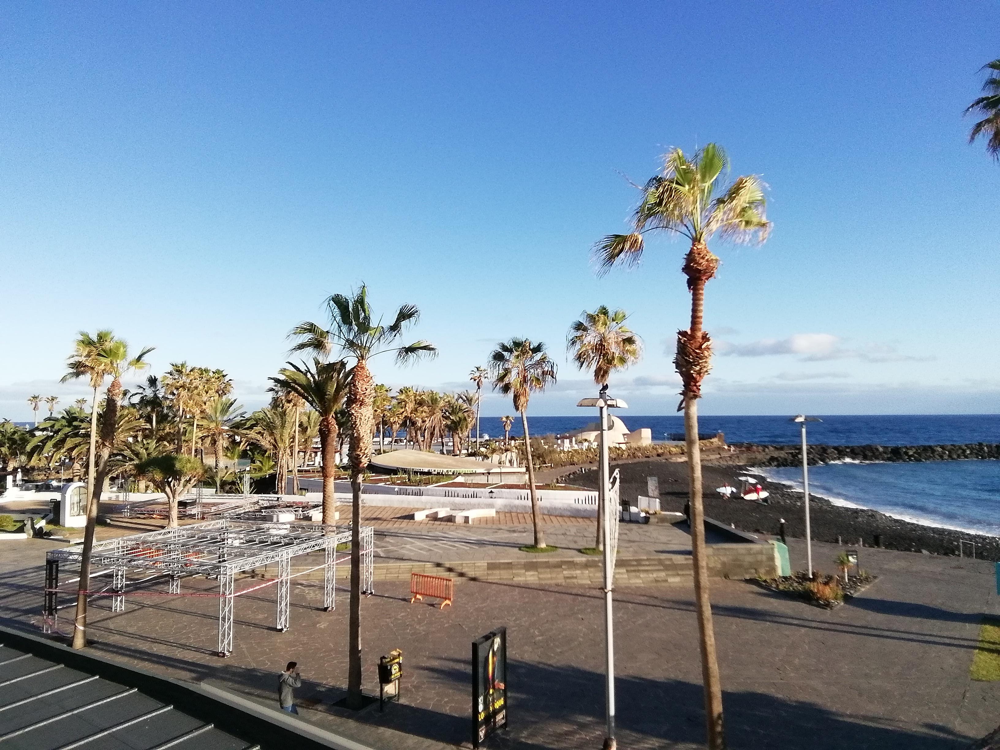 Strandpromenade vor dem Hotel