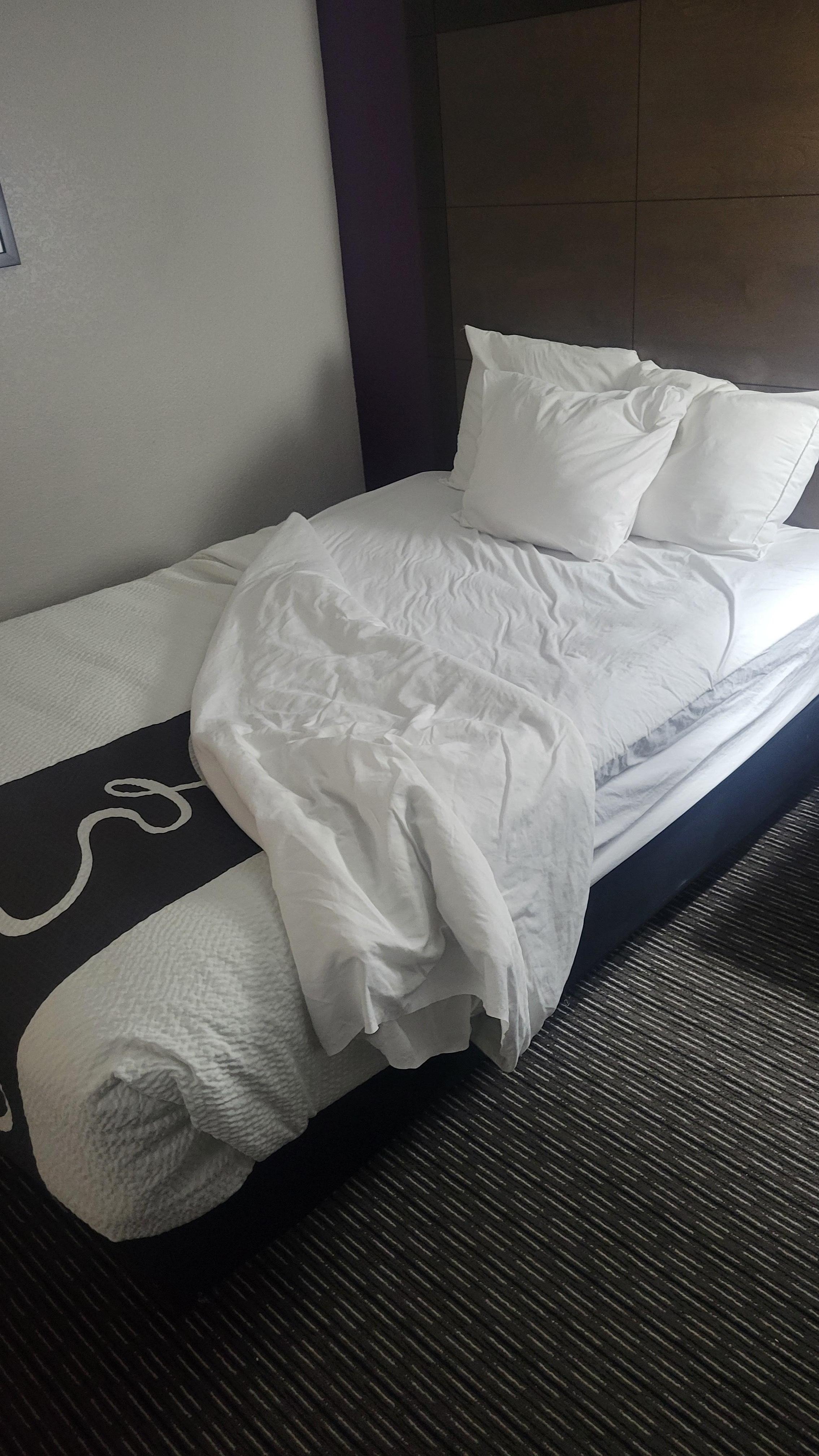 The bed looked like this when I walked in for the first time.