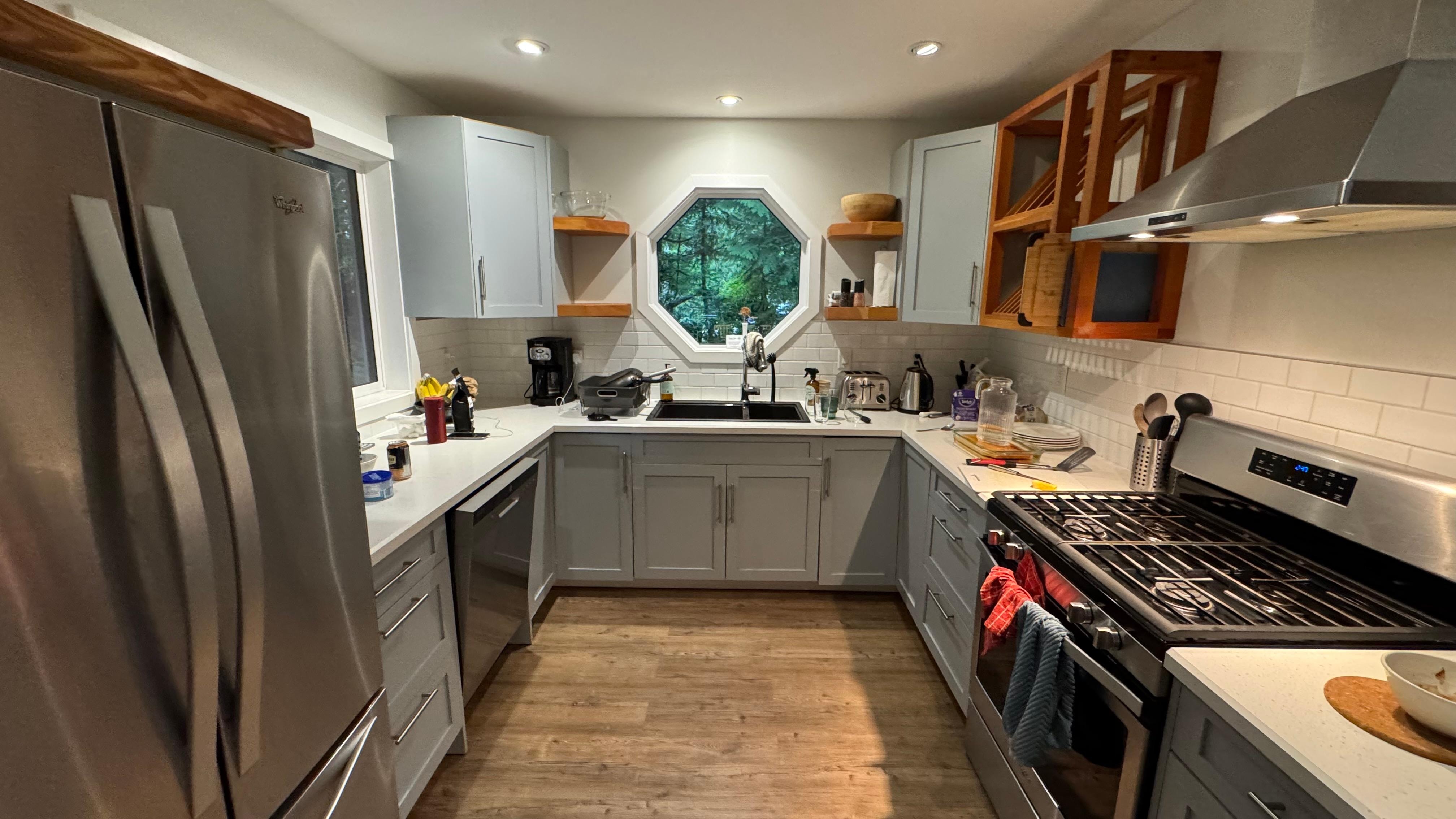 Fully equipped family kitchen 