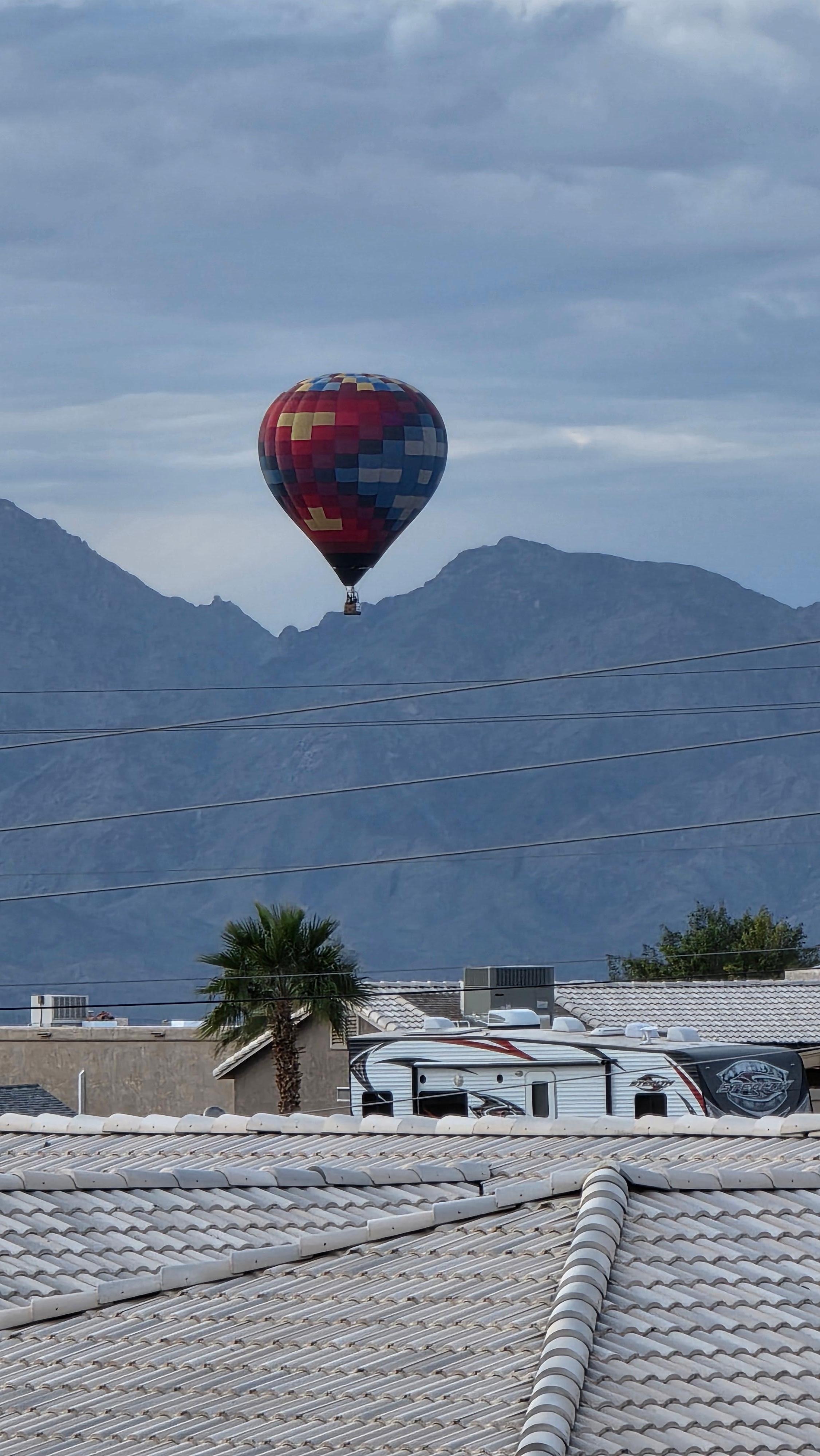 View of hot air balloons from the front patio.