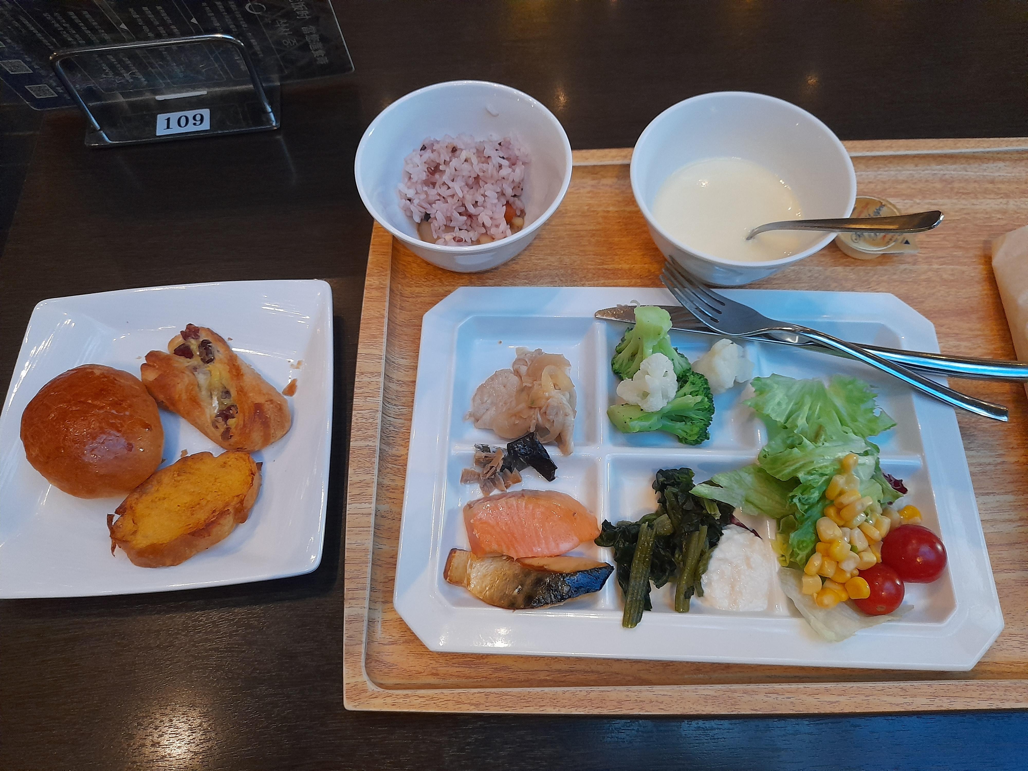 Breakfast at Hapuna with the special grain rice and French toast