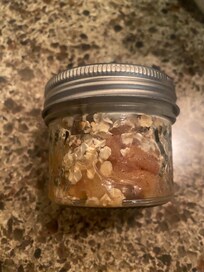 Oatmeal,apple yogurt item in the room.So yummy😋