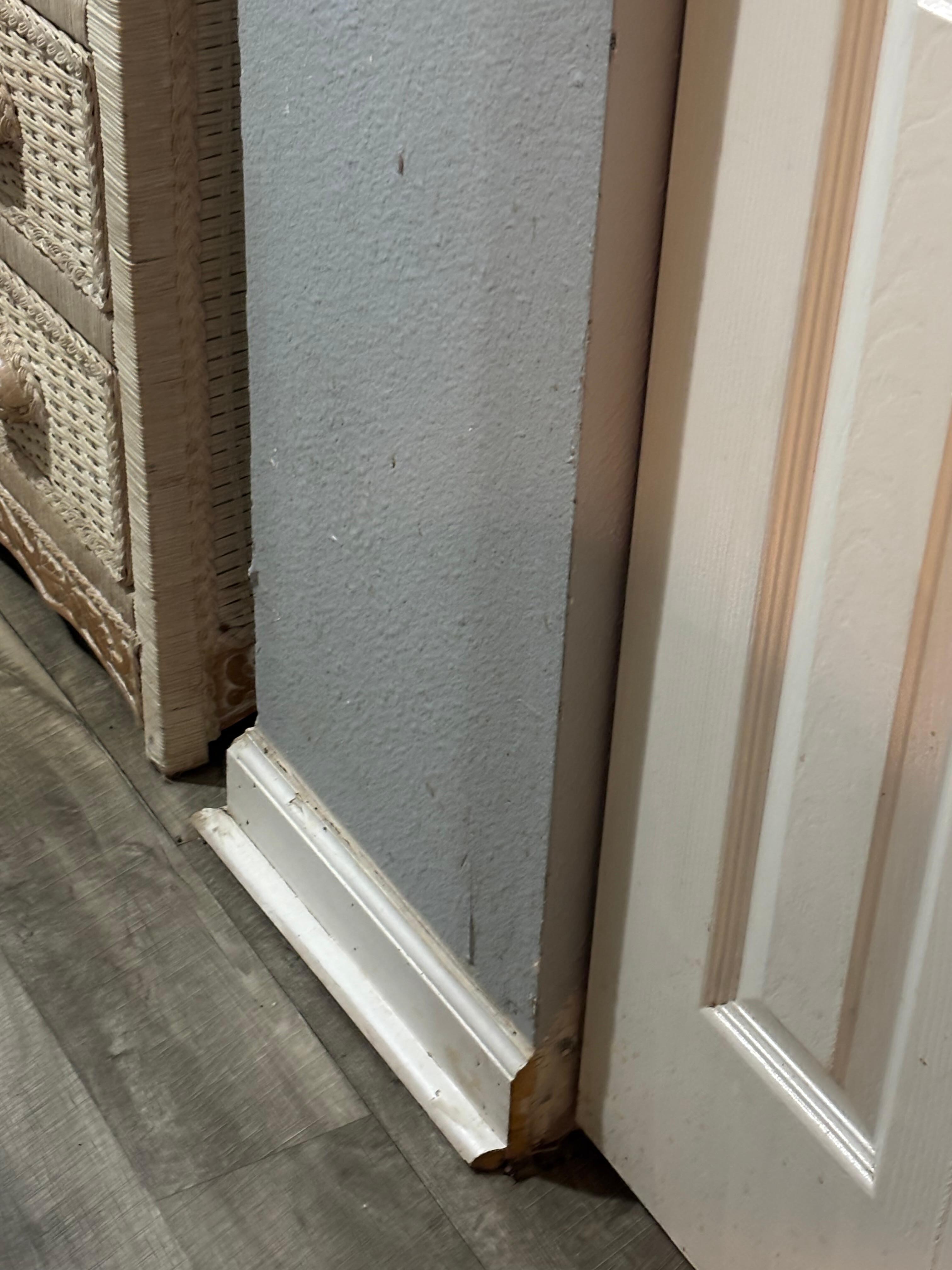 Dirty moulding in the kitchenette downstairs.