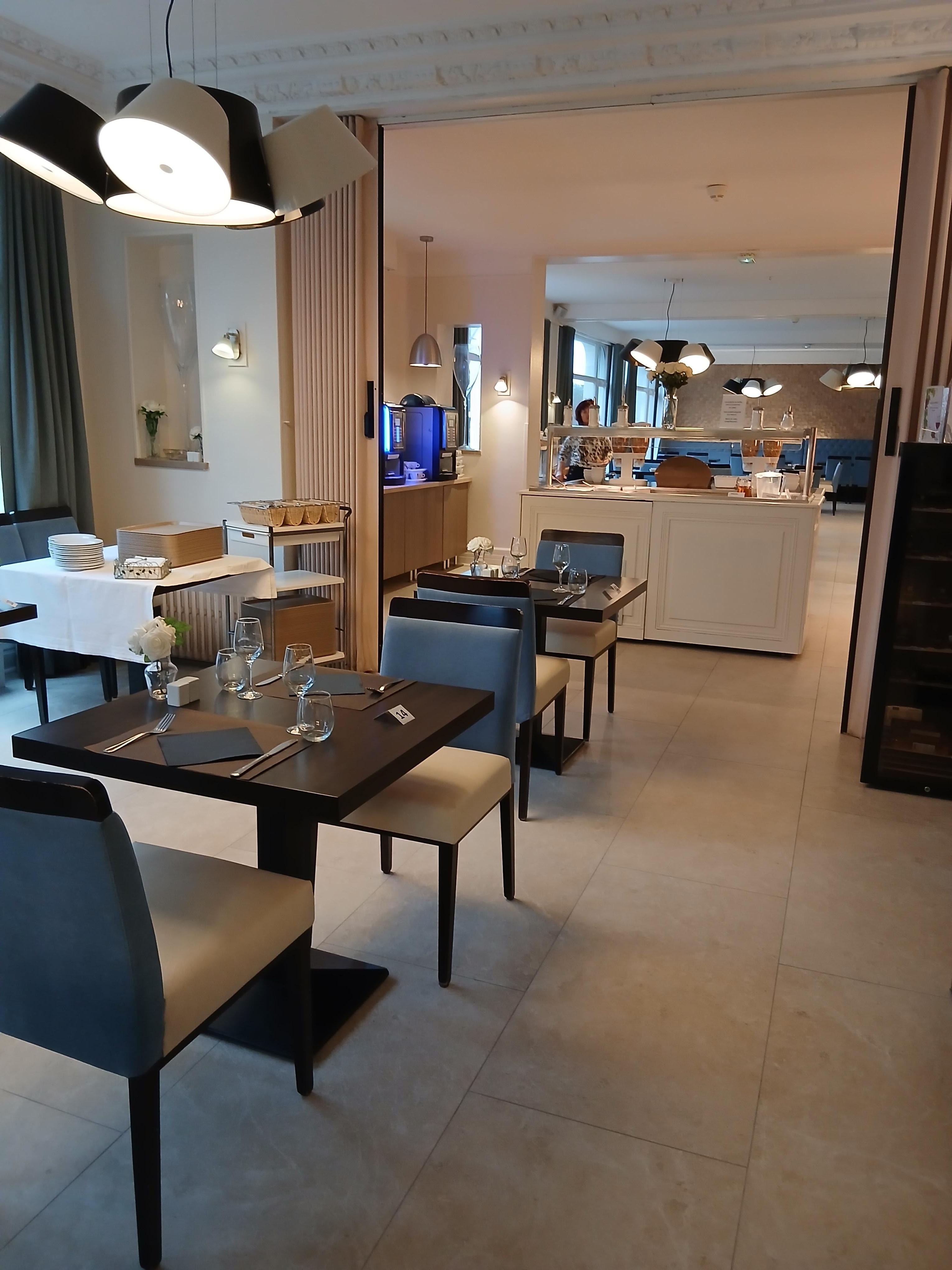 Suite de la salle du petit déjeuner 