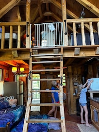 Liked the gate we could close at night to the upstairs.