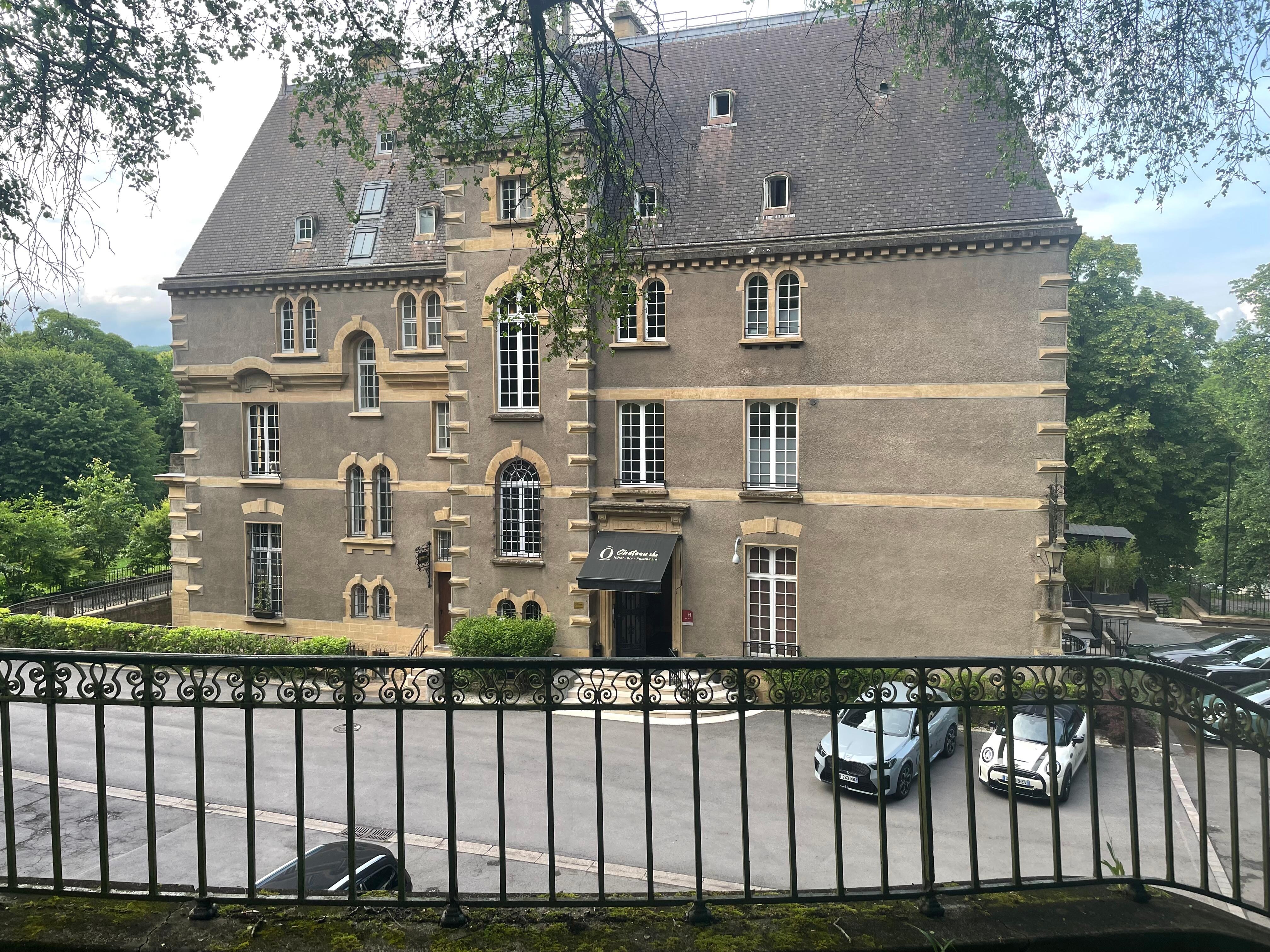 Slottslignende hotell og kan anbefales. Veldig billig og. 