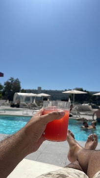 Excelente ambiente en la piscina