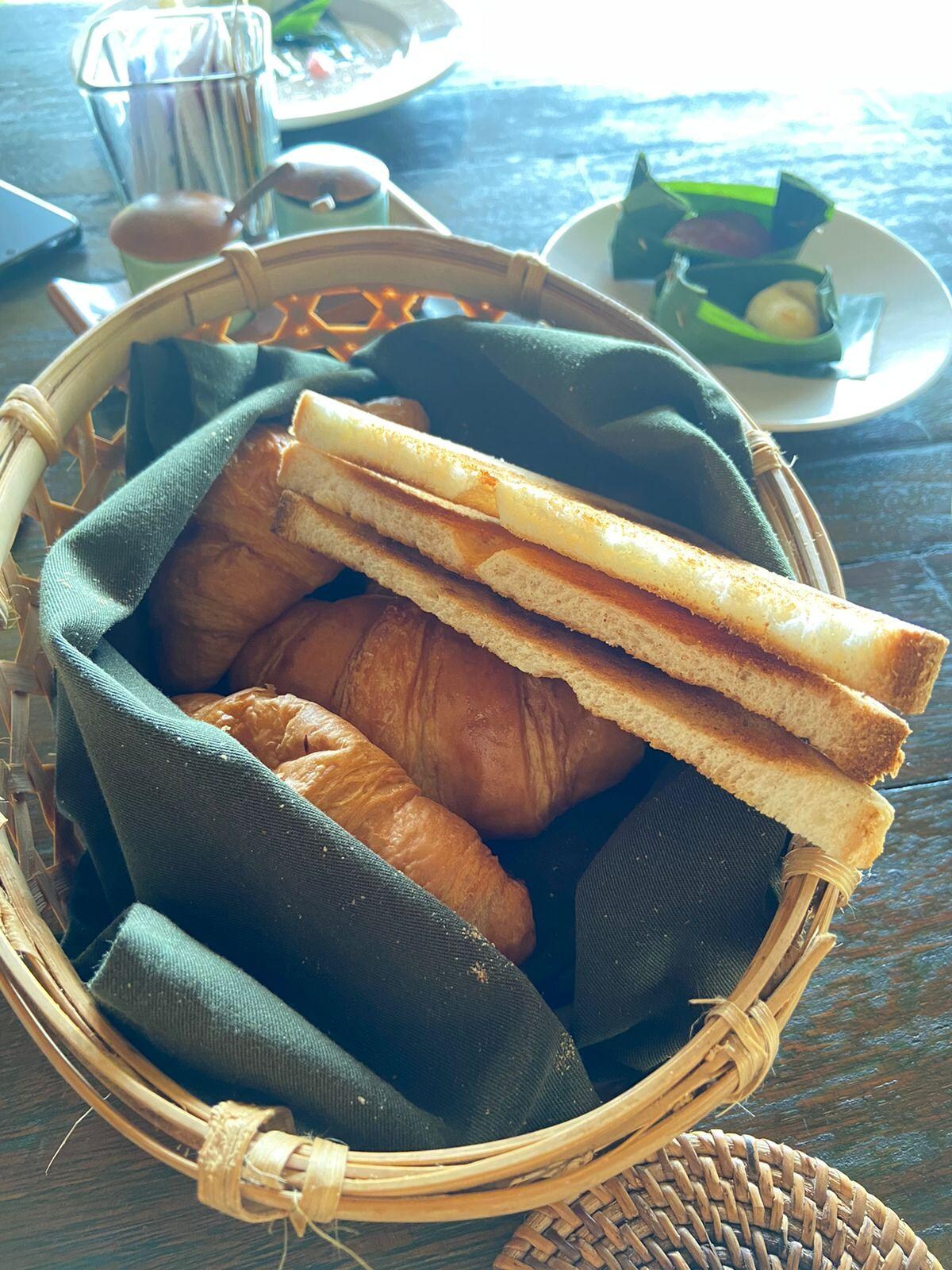 Cesta de pastrys do café da manhã. Um dia tivemos que sair do hotel antes do horário do café da manhã e no dia anterior falamos com eles e eles nos ofereceram um breakfast box pro horário que combinamos, e era excelente.
