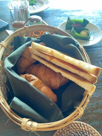 Cesta de pastrys do café da manhã. Um dia tivemos que sair do hotel antes do horário do café da manhã e no dia anterior falamos com eles e eles nos ofereceram um breakfast box pro horário que combinamos, e era excelente.