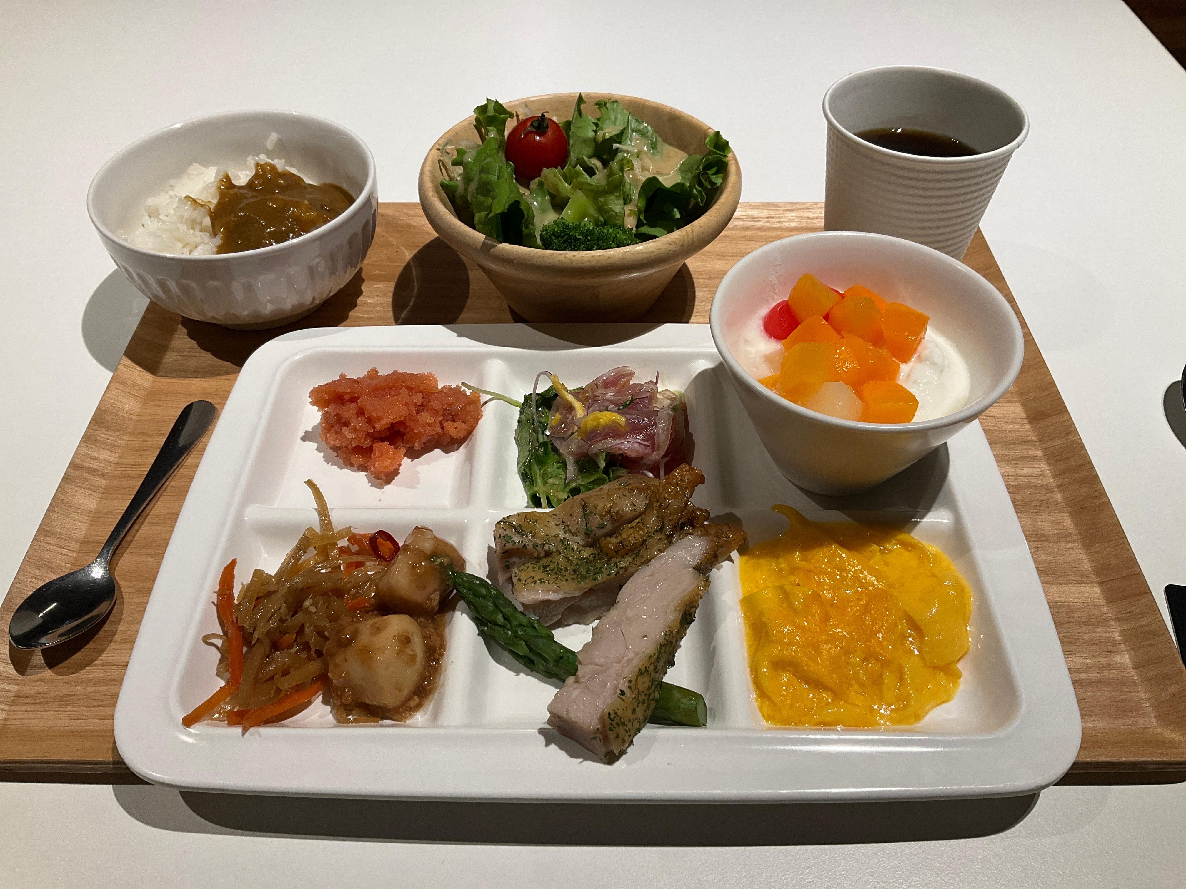 朝食付き
もっと種類豊富ですが、さすがに全種類食べきれません