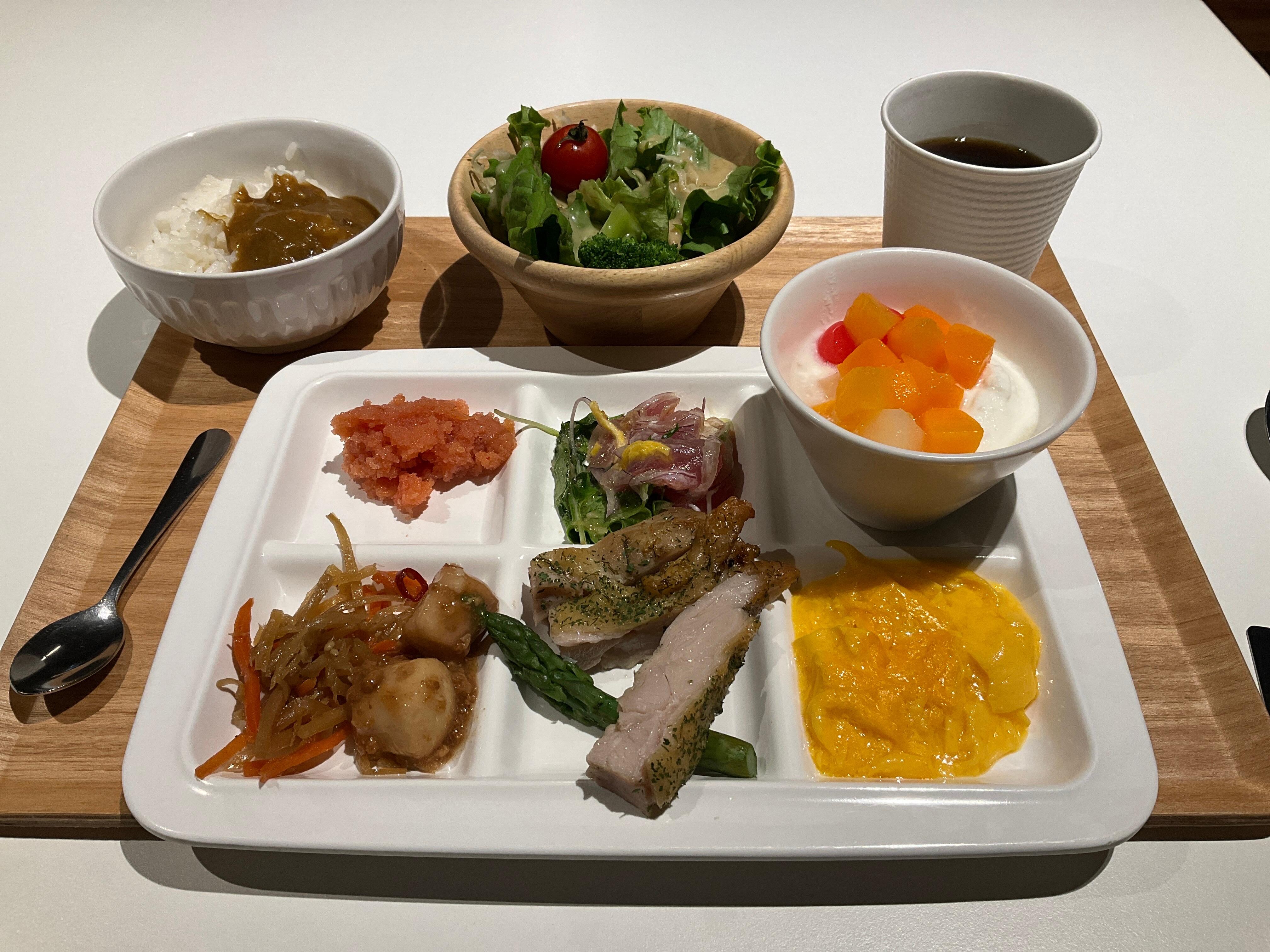 朝食付き
もっと種類豊富ですが、さすがに全種類食べきれません