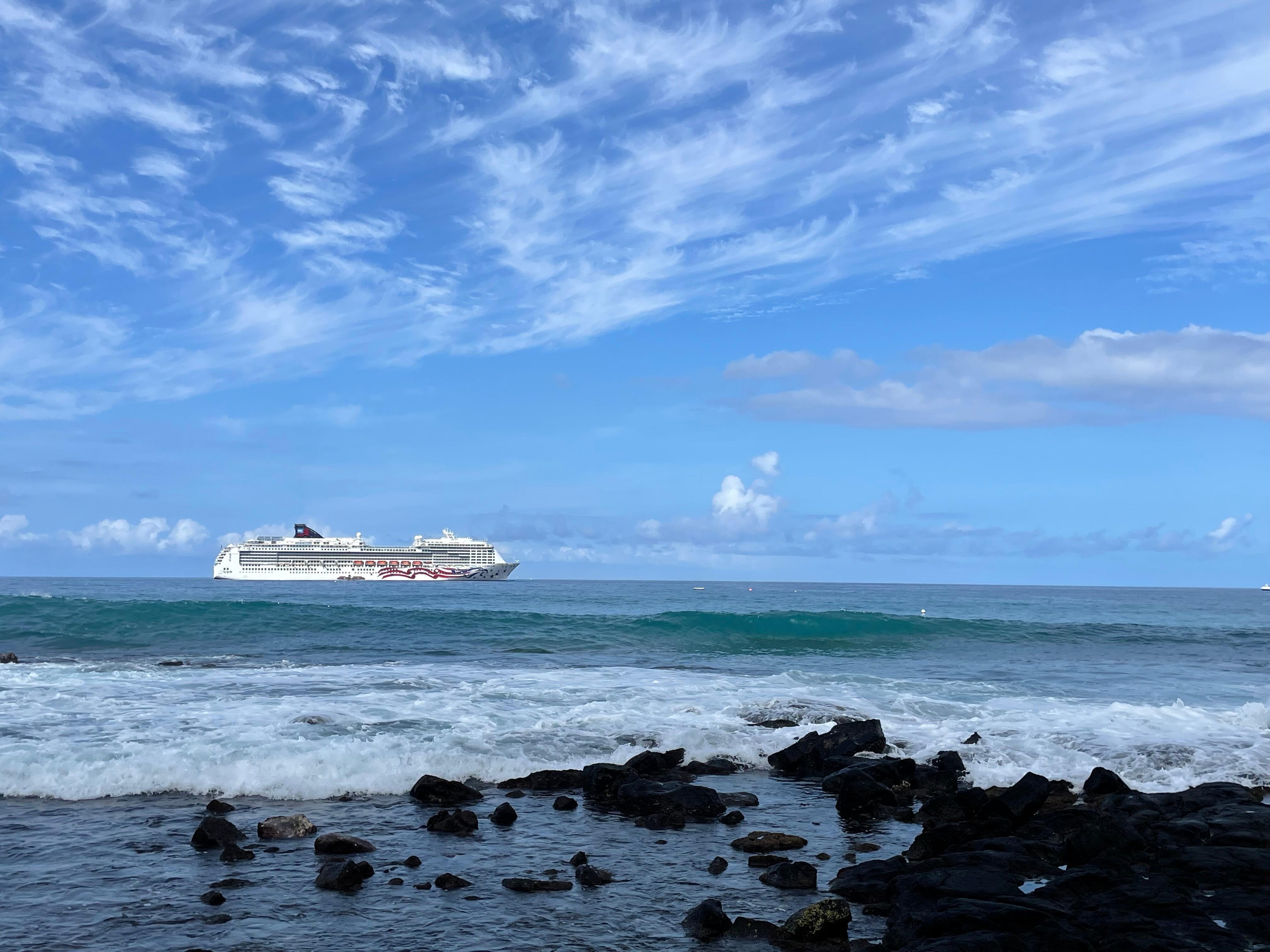 Cruise ship on a Wednesday in June 2025, off the Kona shore.