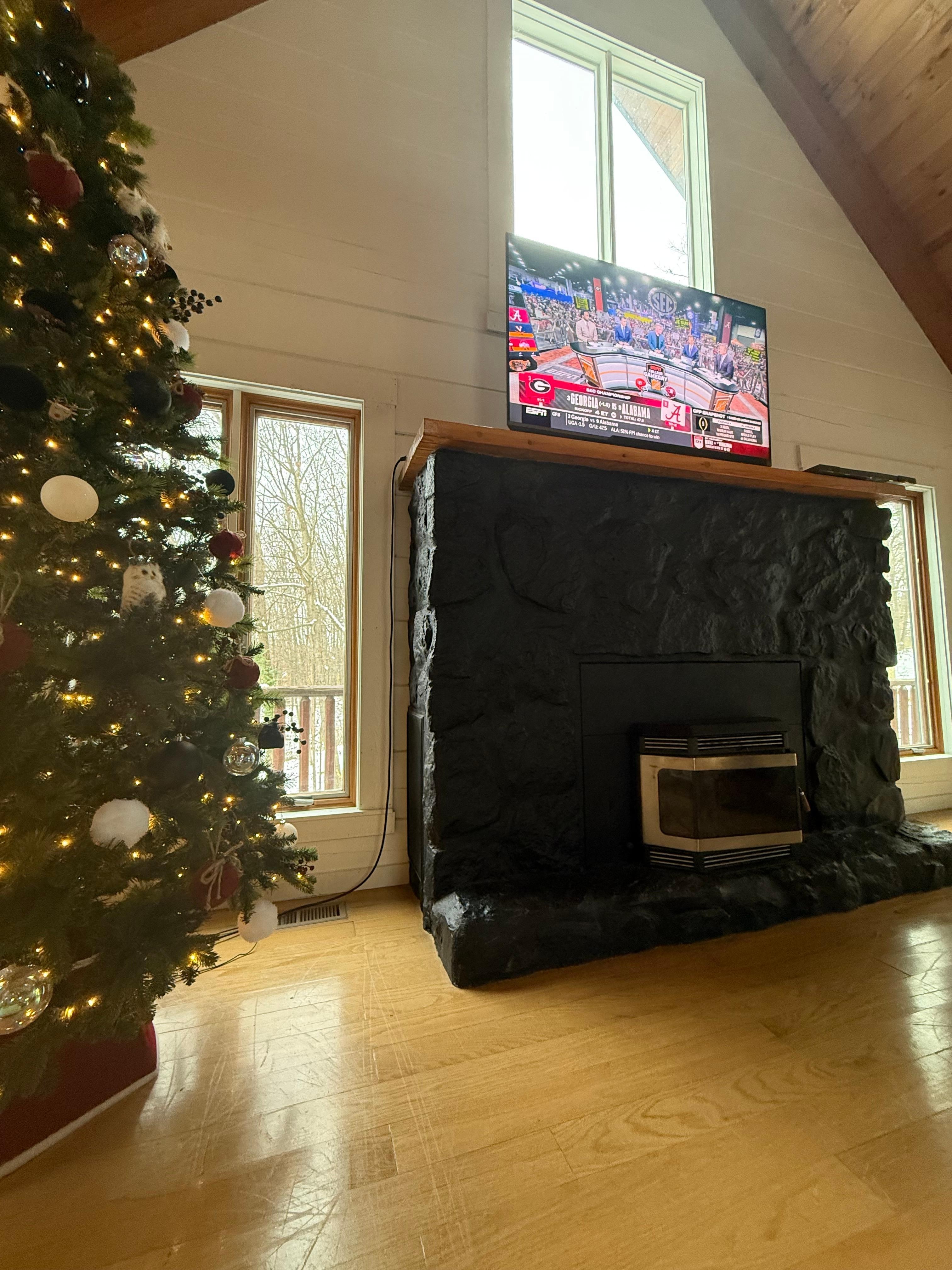 The Christmas tree is a nice touch!