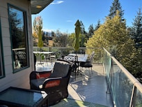 lots of seating in the deck