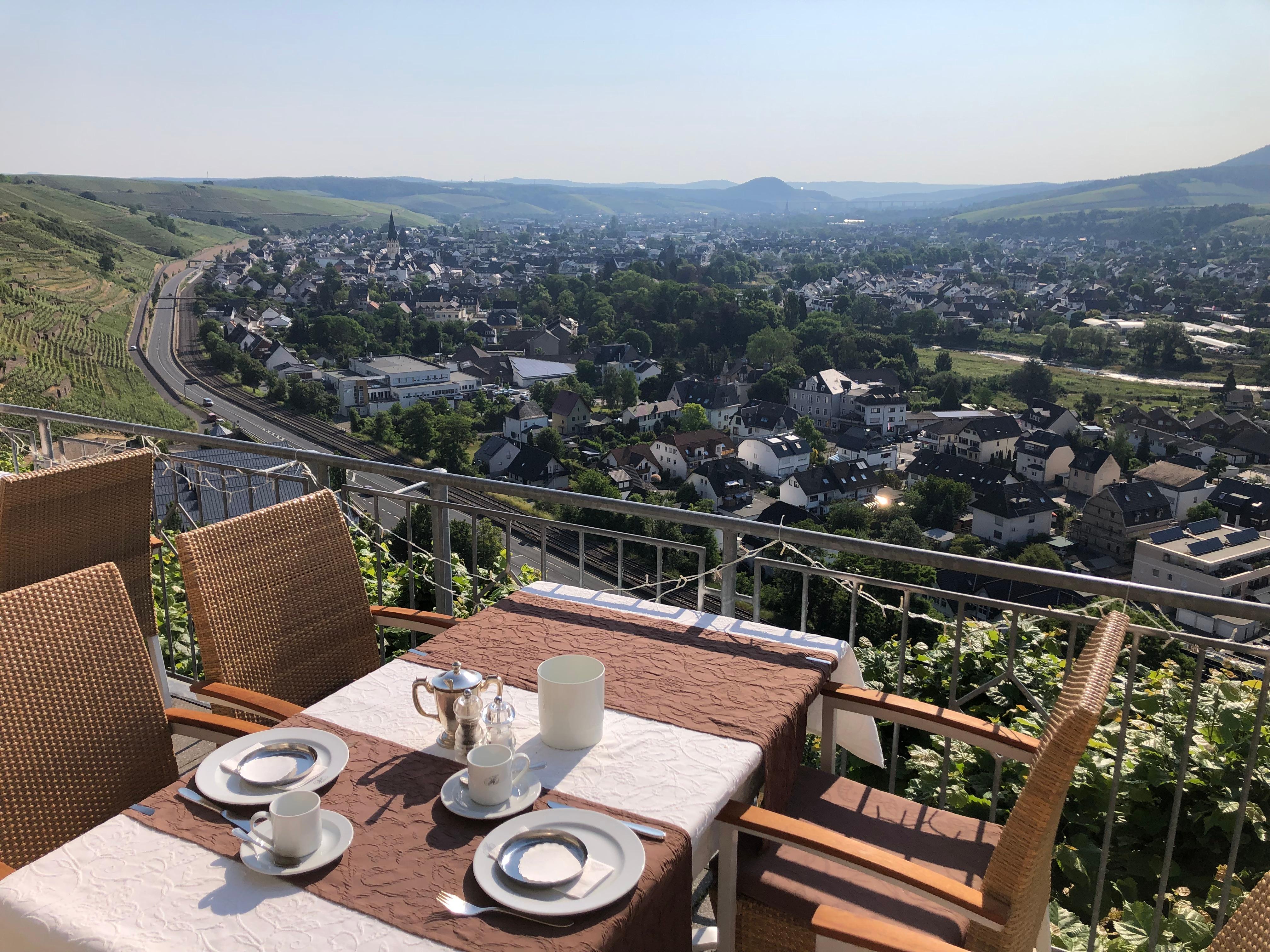 Blick von der Frühstücks-Terrasse