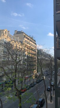 Excelente localização! Entre Trocadero e Arco! A 500m do metro estações Victor Hugo ou Trocadero