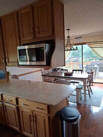 Kitchen & dining rooms