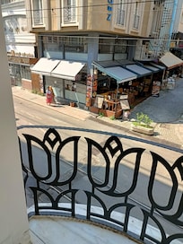 Sadık bey e balkon sigara yardımı için teşekkürler.