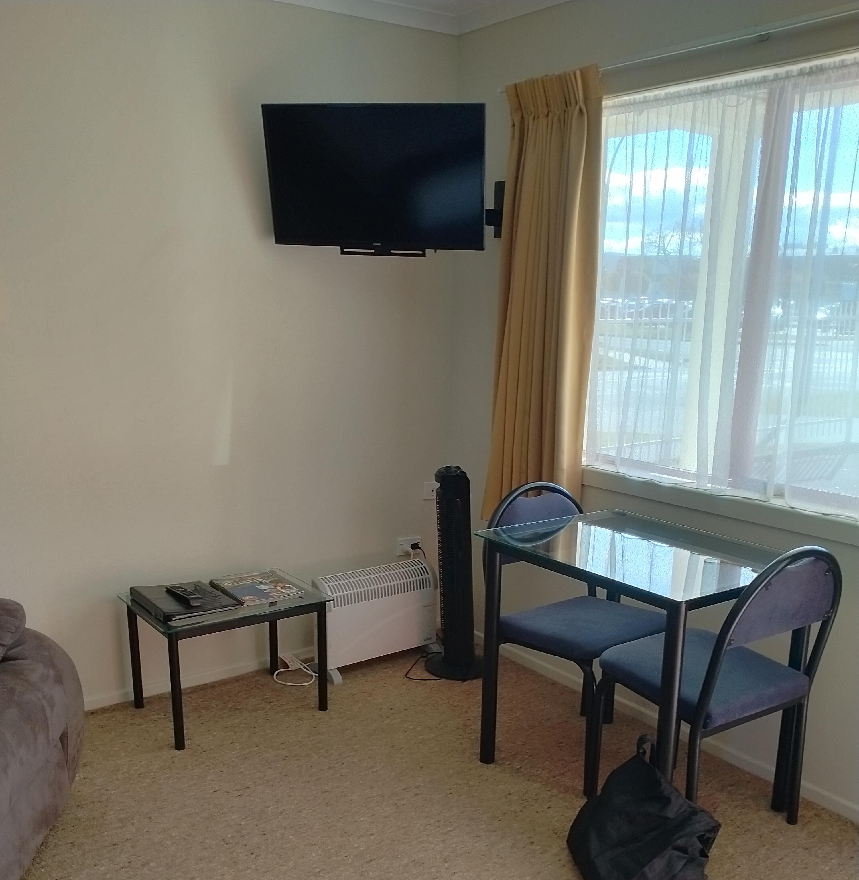Dining and viewing comfort
