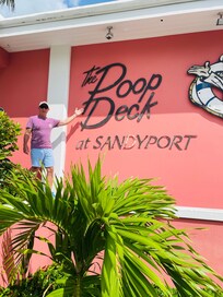 Good restaurant close by with good food and great ciews
