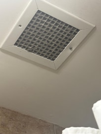 Grille de ventilation pas du tout dépoussiérée