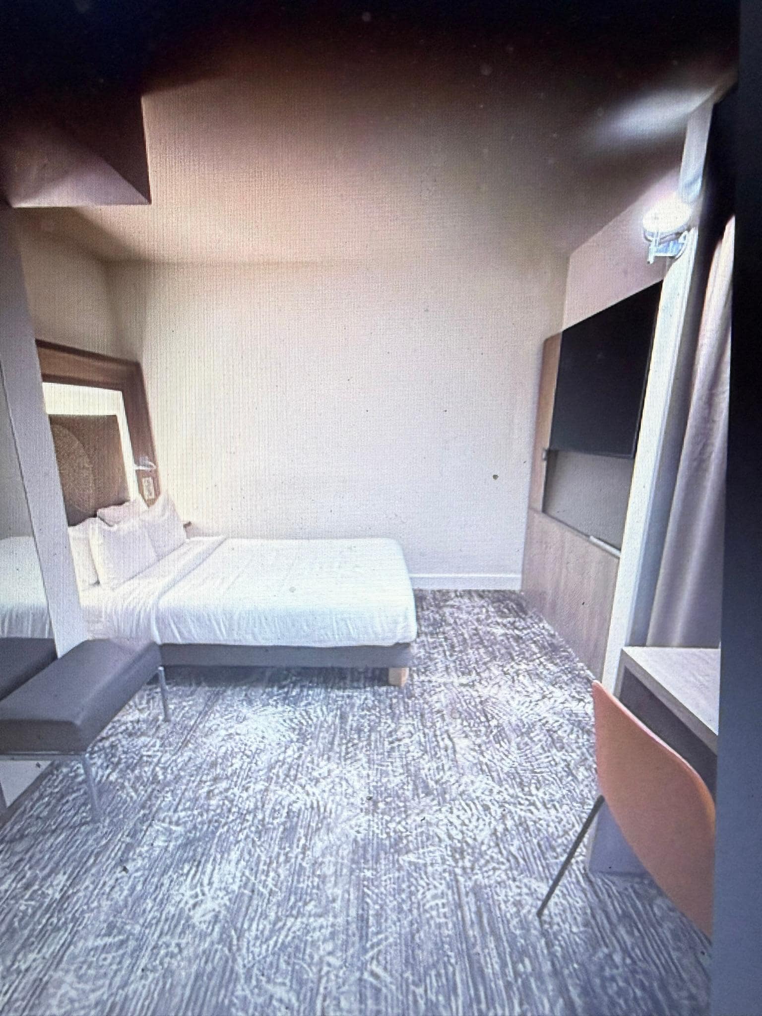 Chambre exigüe en largeur