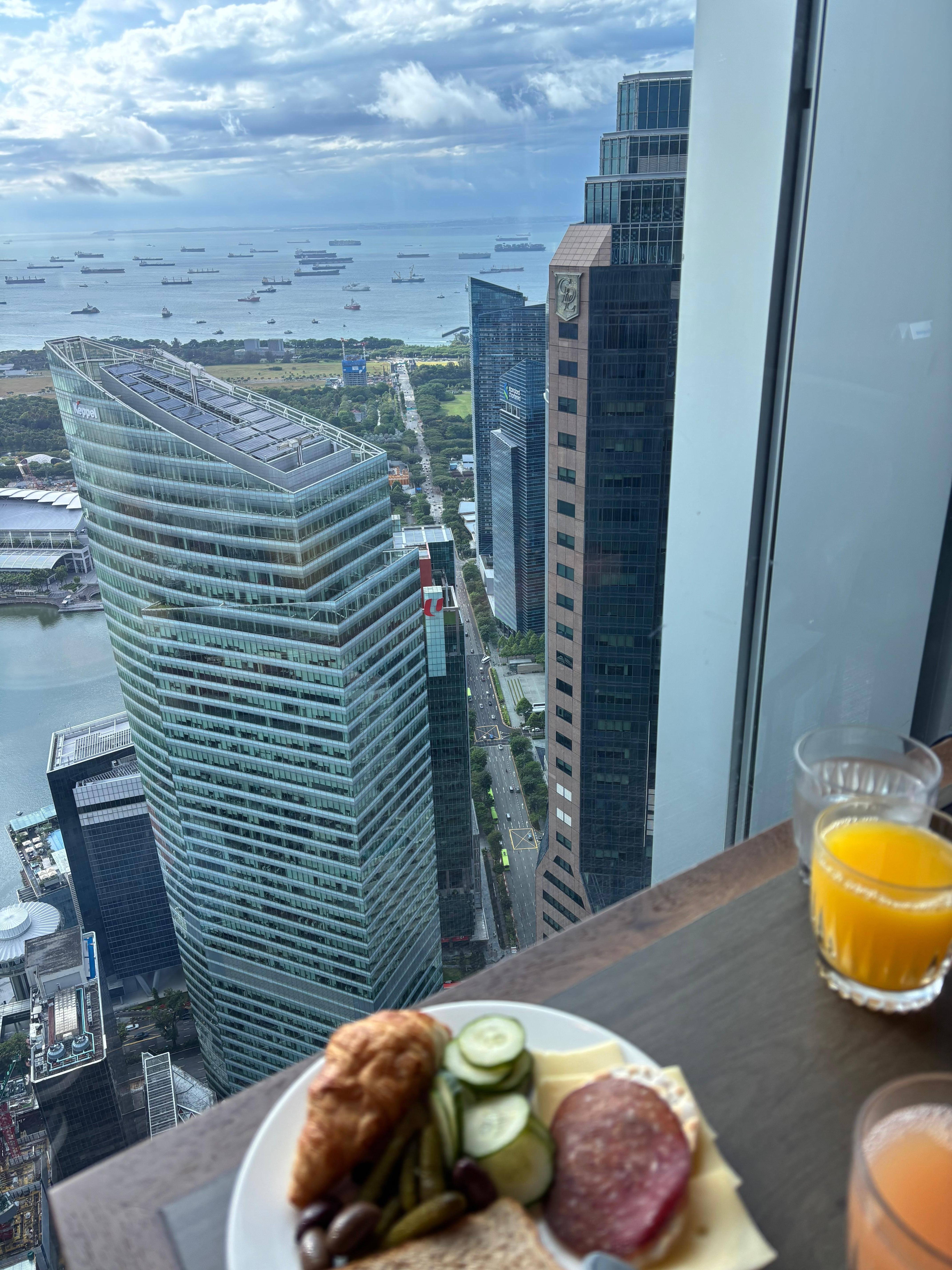 Ontbijt op de 51e etage.