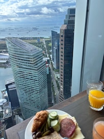 Ontbijt op de 51e etage.