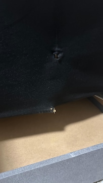 Gebrochene Schiene der Schlafcouch