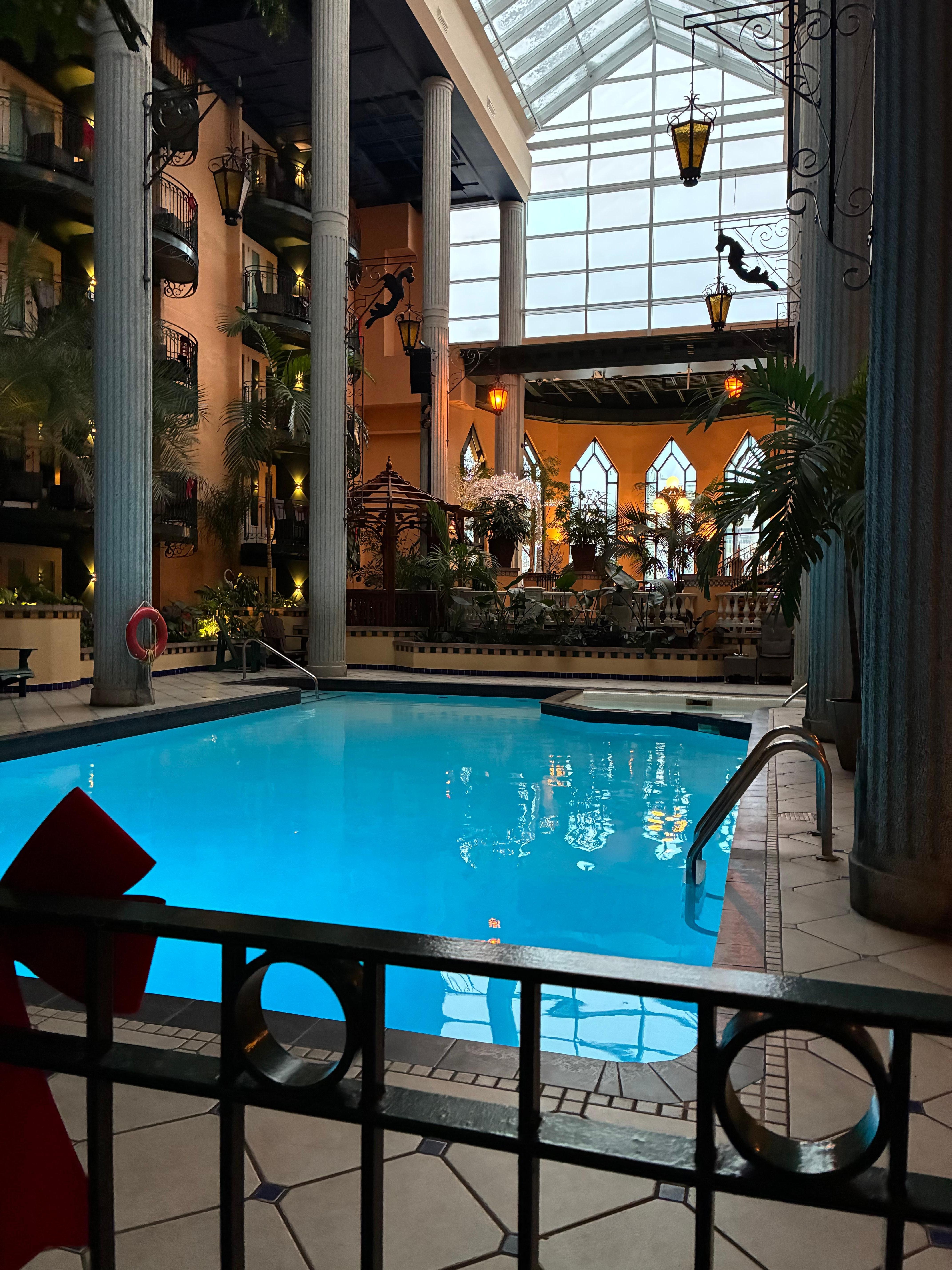 Piscine calme et propre le matin