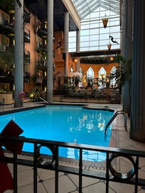 Piscine calme et propre le matin