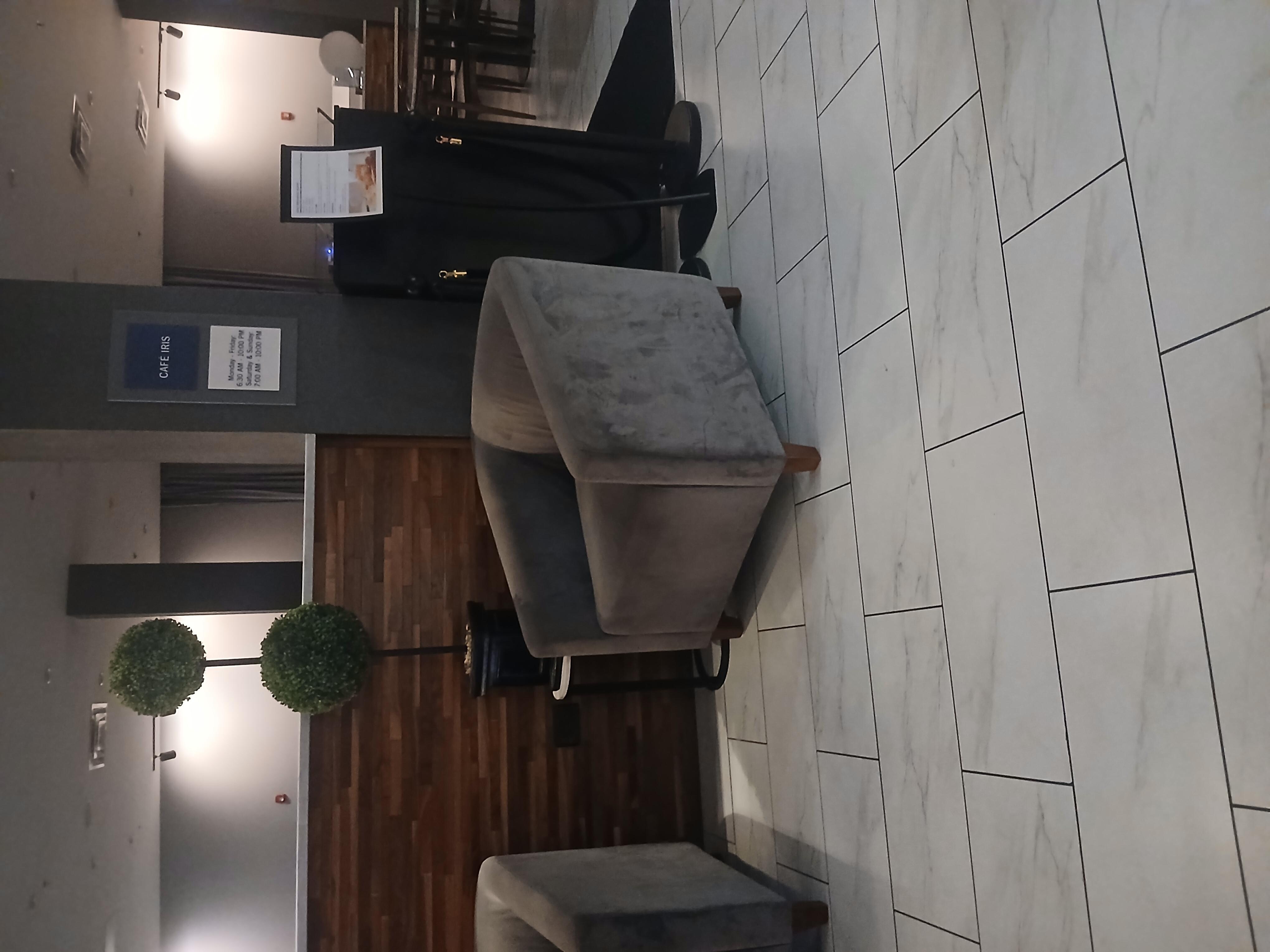 Sitting area on the outside of the breakfast area