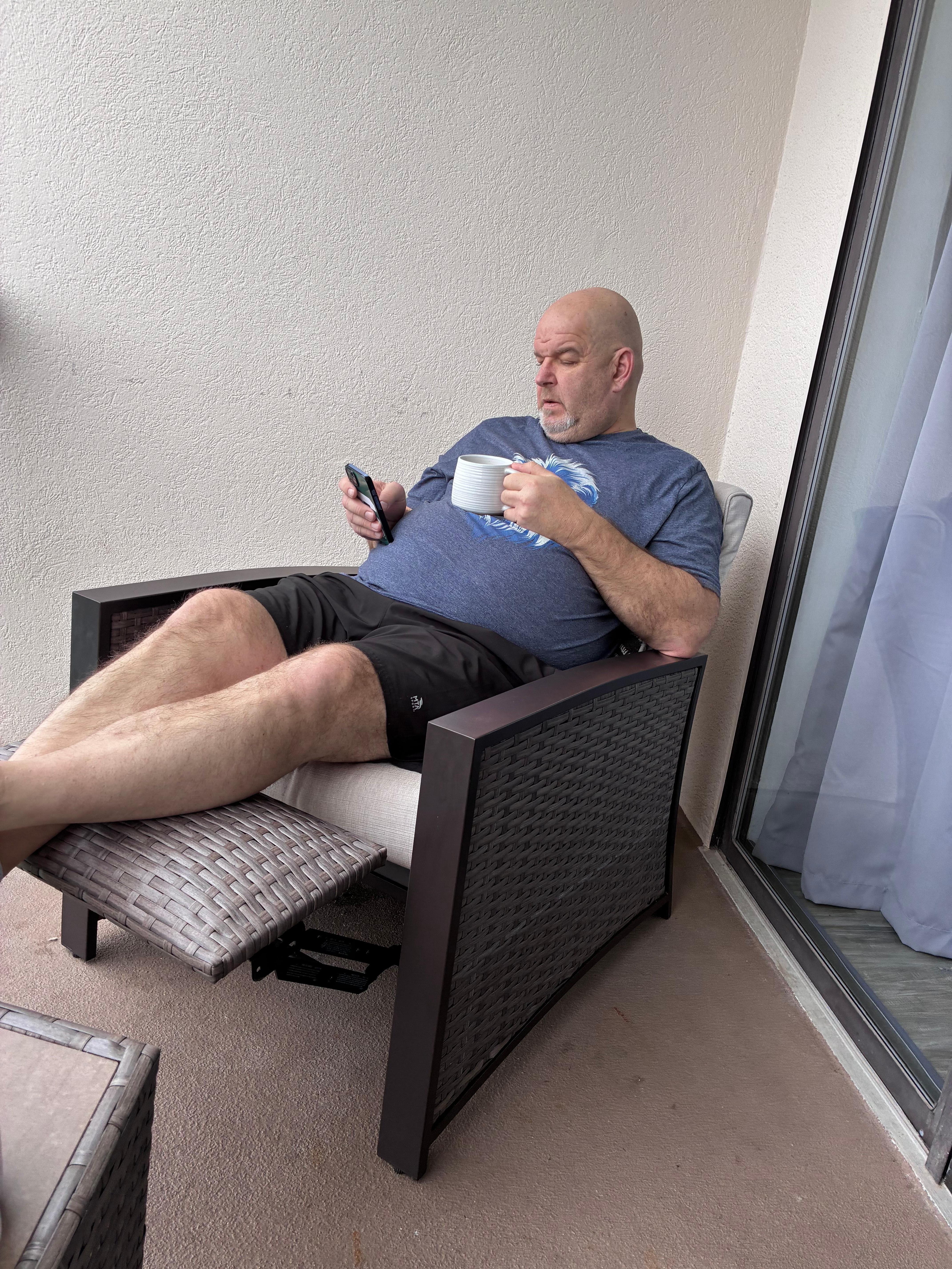 Recliner is relaxing for big guys too 🤣