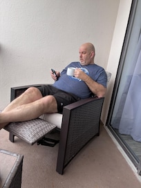 Recliner is relaxing for big guys too 🤣