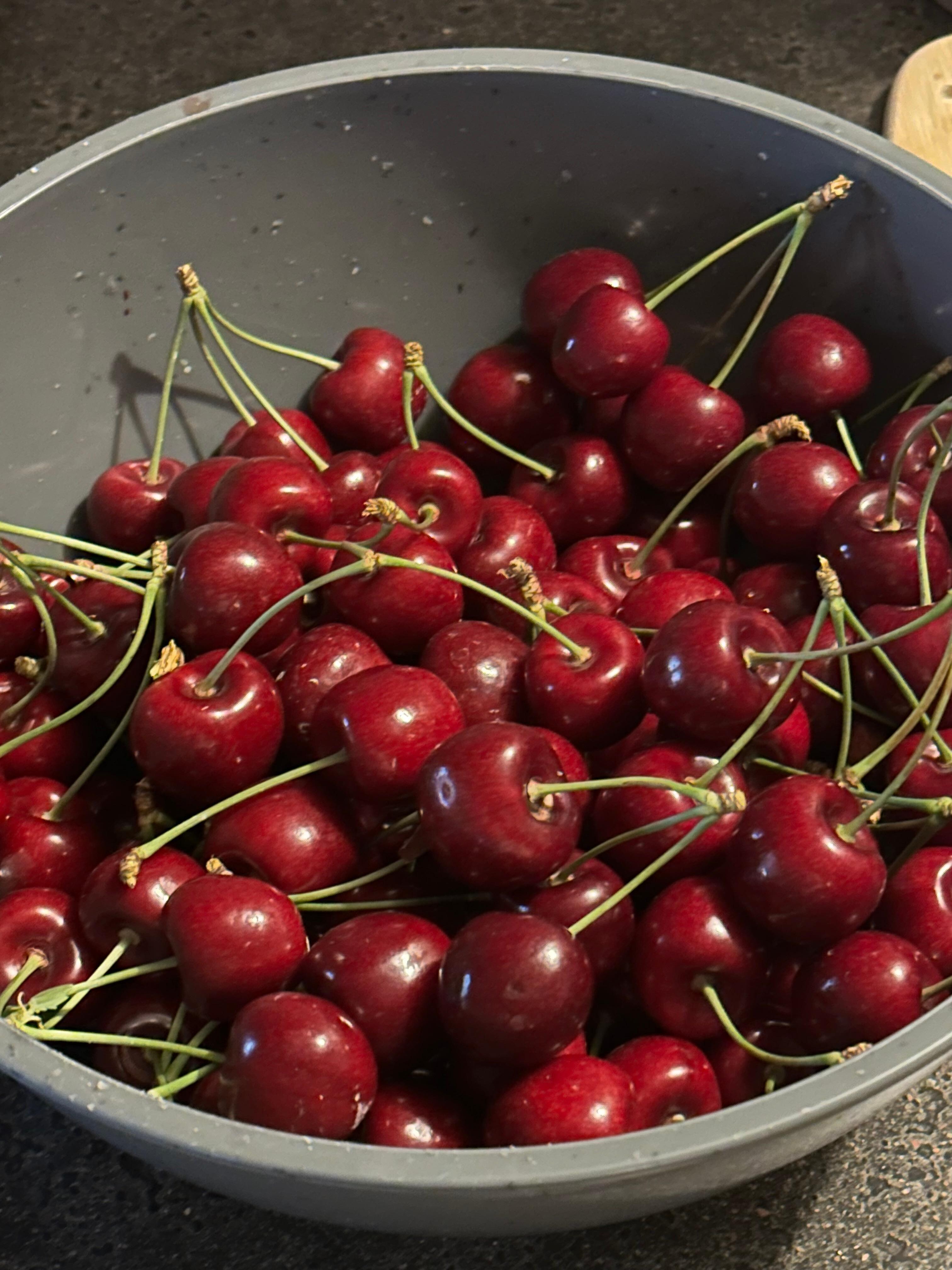 Mmmmmmm! Picked right in front of the house. 