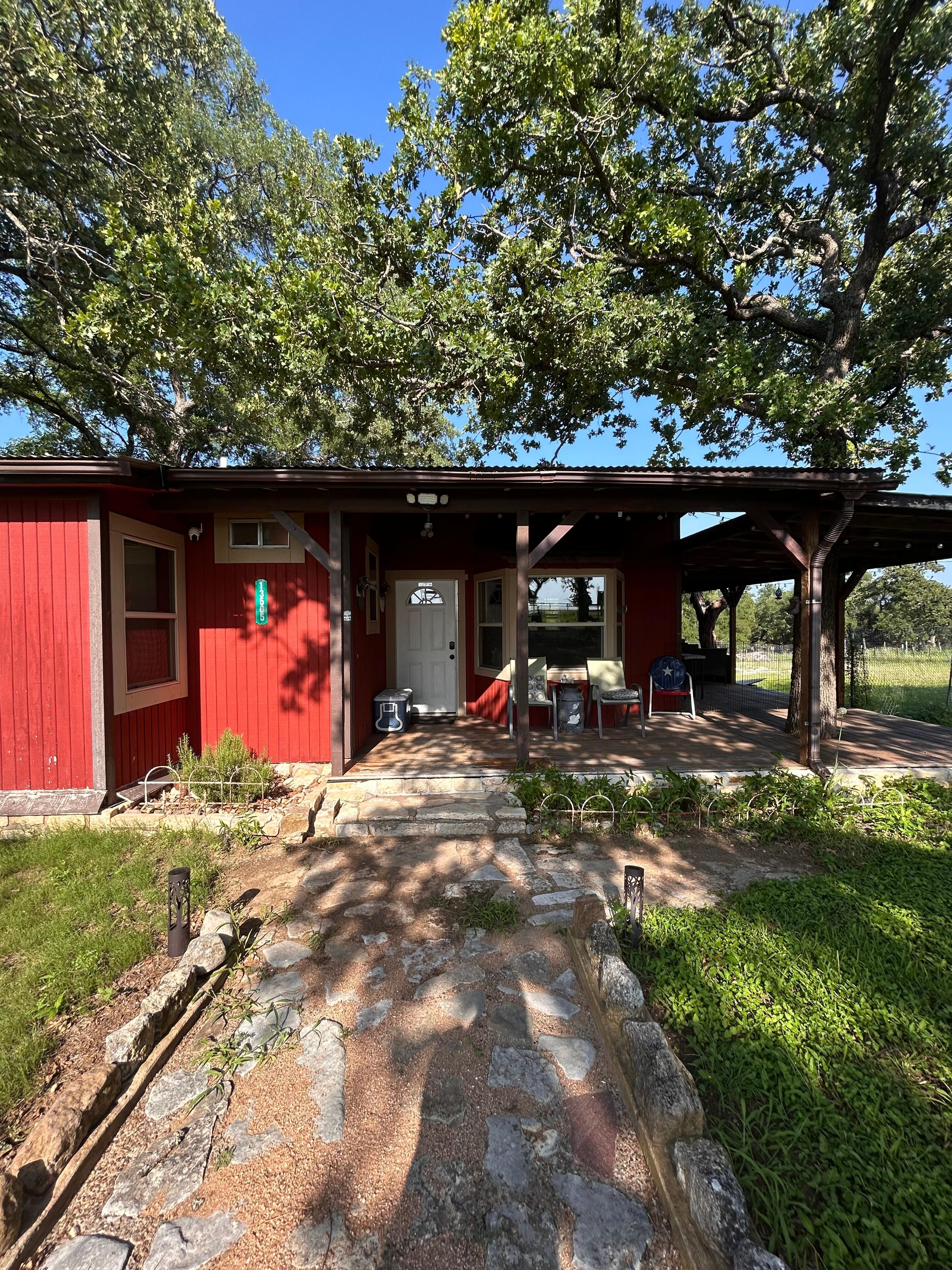 Such a cute cottage!