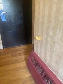 Chambre délabrée et sale