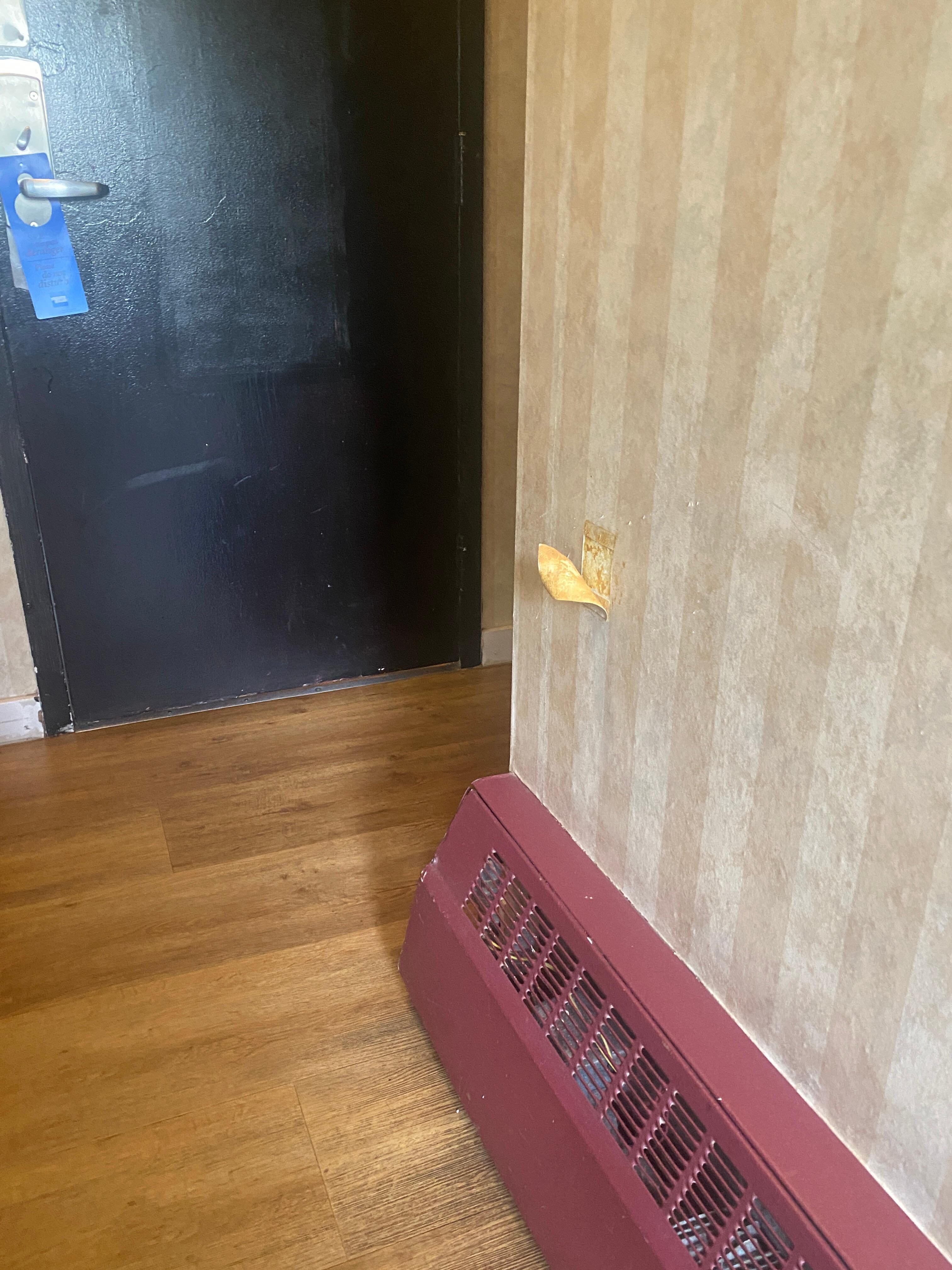 Chambre délabrée et sale 