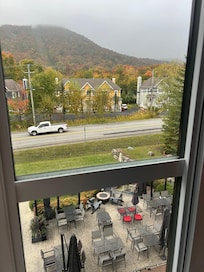 Belle vue sur la montagne. Moins de couleurs cette année. Malheureusement