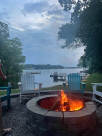 Must use fireplace (with provided fire wood)!